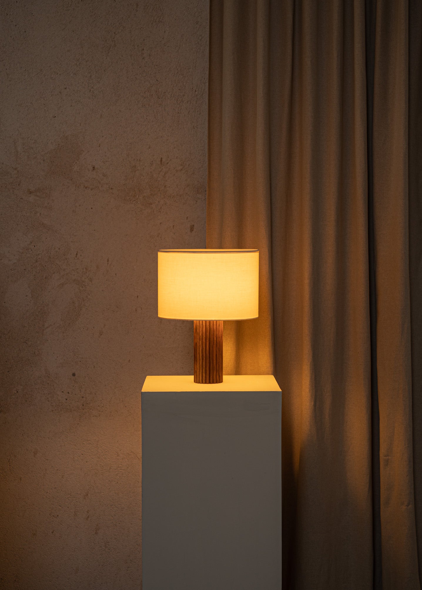FLUTITA table lamp walnut wood