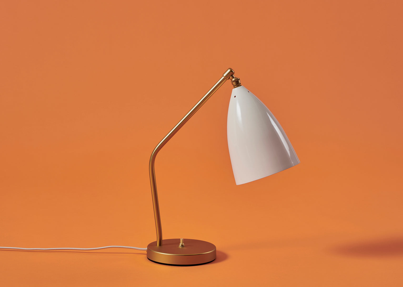 Tischlampe GRÄSHOPPA grauer Schirm mit goldenem Fuß