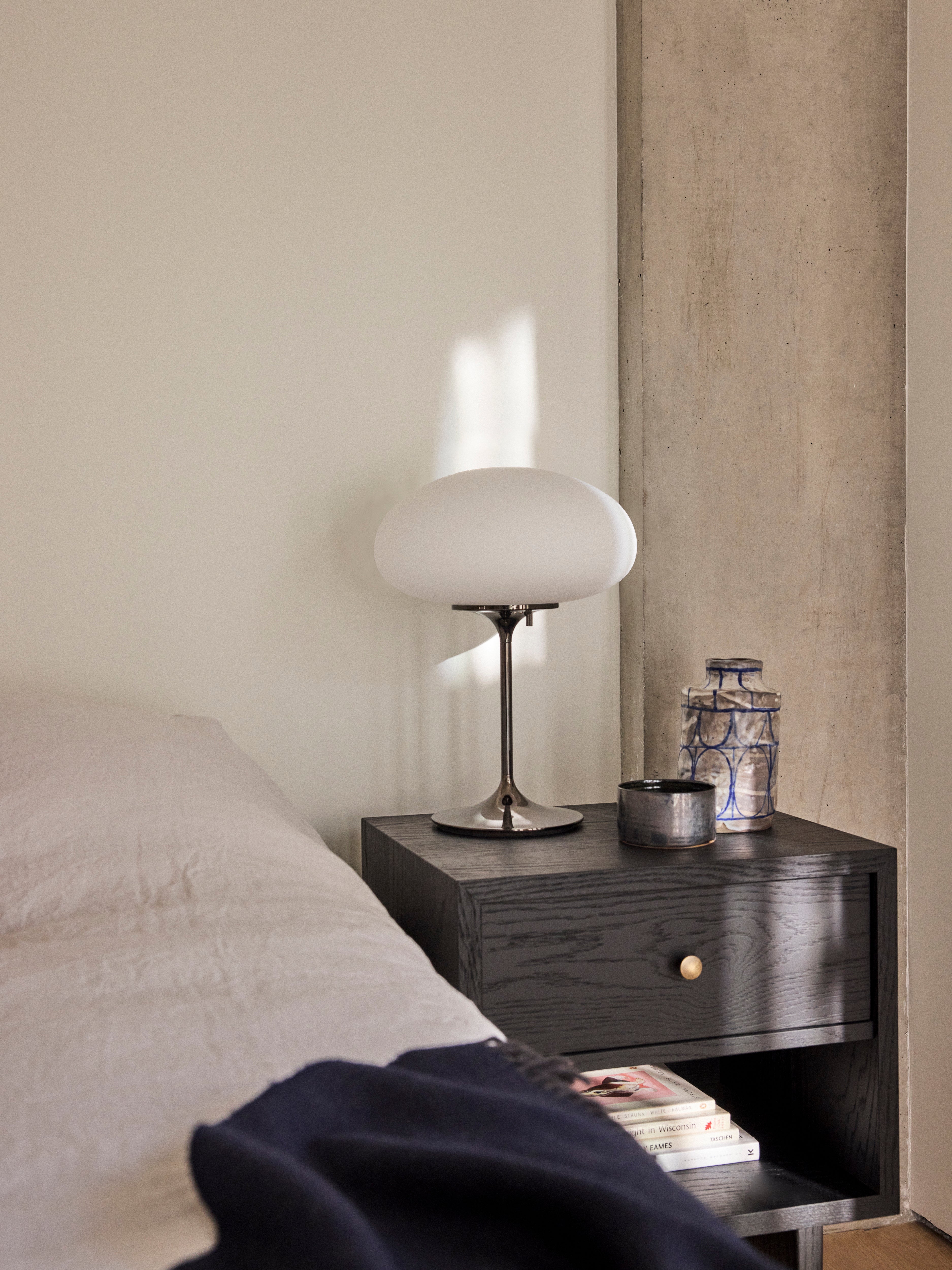 STEMLITE Cream Table Lamp
