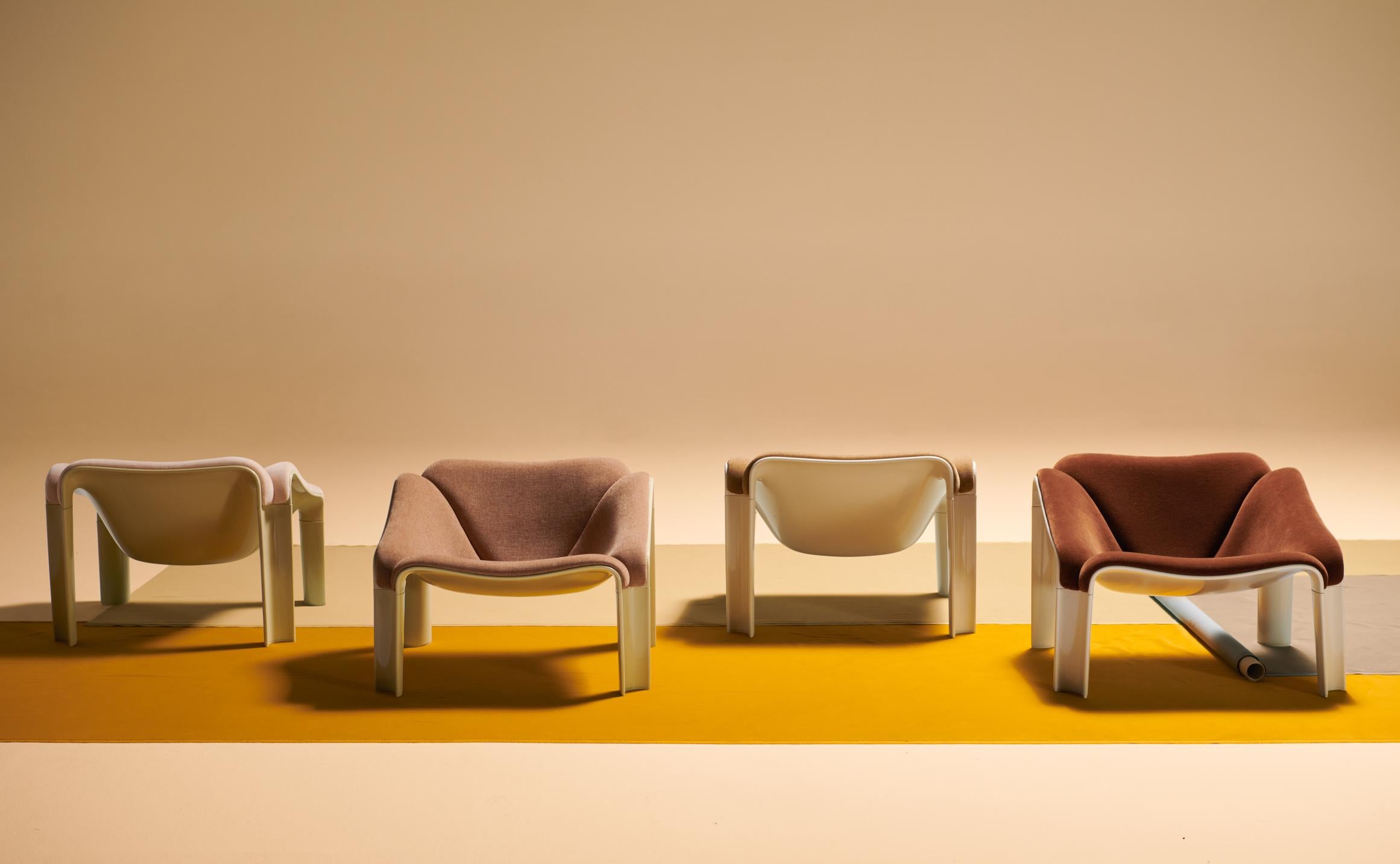 F300 Armchair white leather with cream base