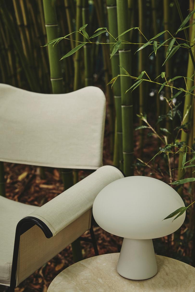 TROPIQUE Gartenstuhl, beige, mit schwarzem Stahlgestell