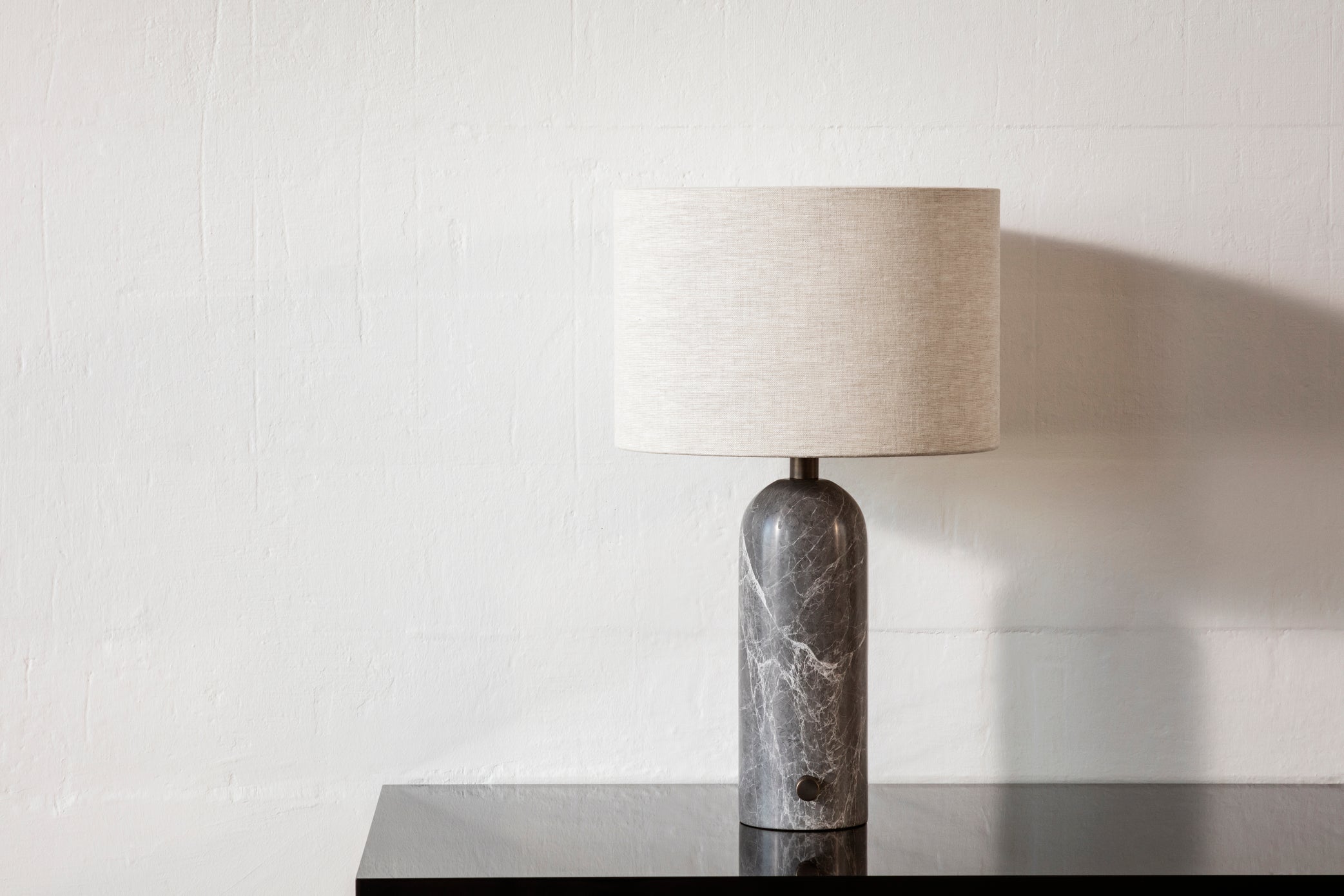 Tischlampe GRAVITY weiß mit Marmor