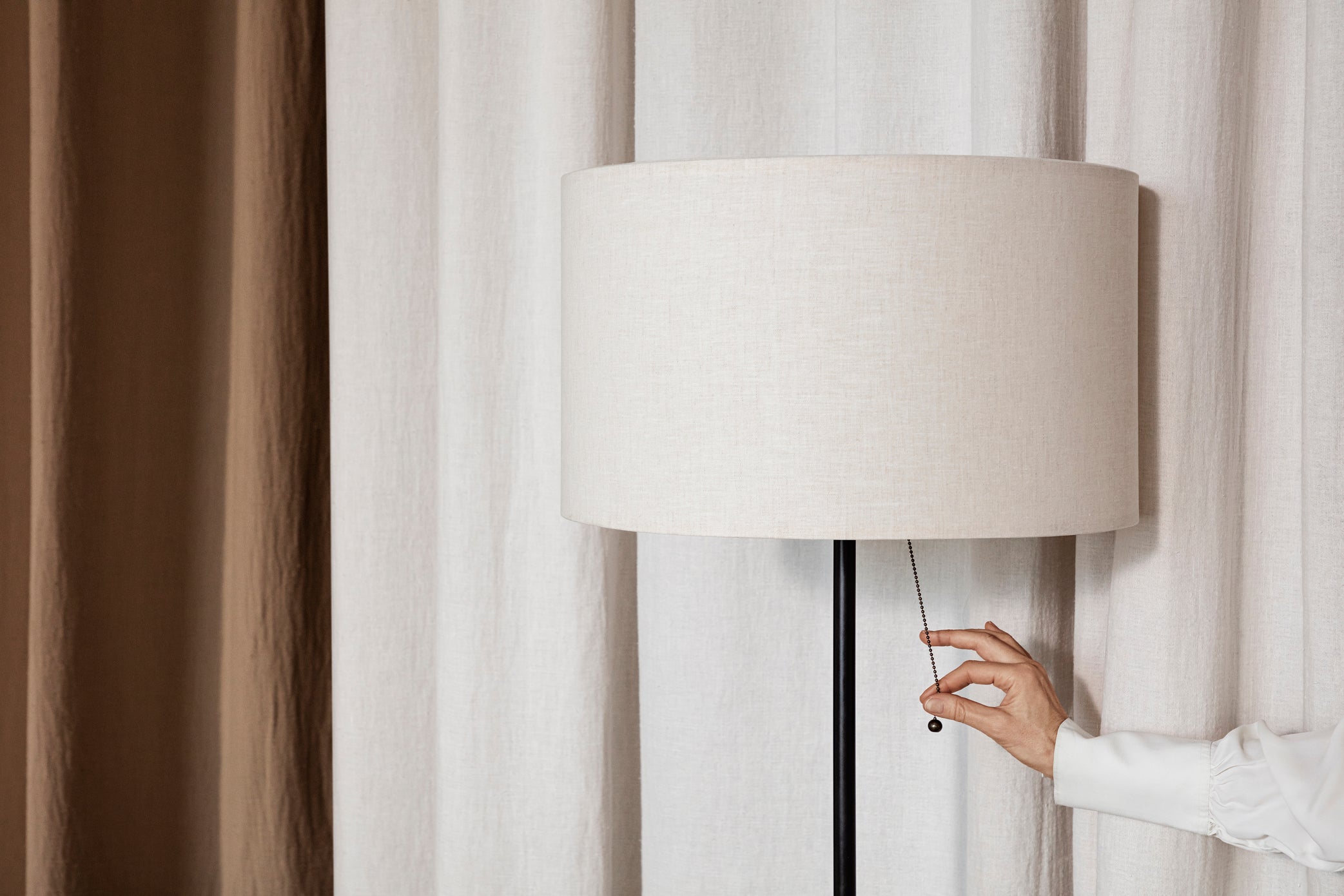 GRAVITY floor lamp white marble