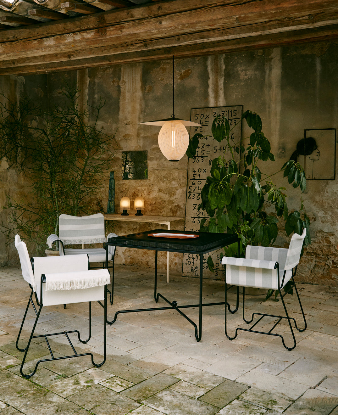 TROPIQUE garden chair in gray and white with a black steel base