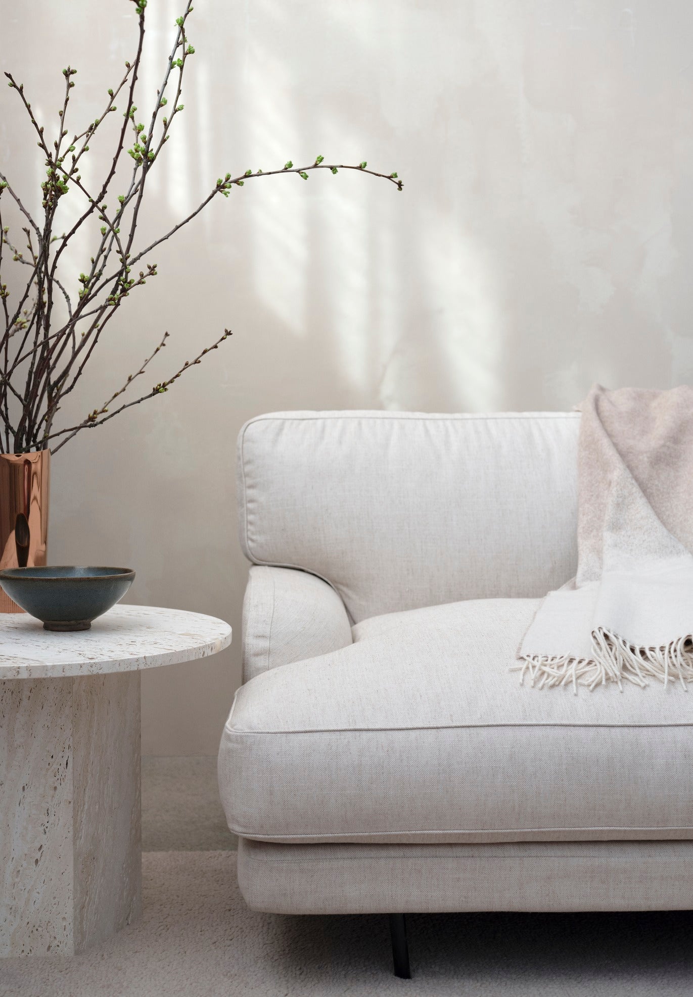 2-seater Sofa FLANEUR upholstered with a brass base