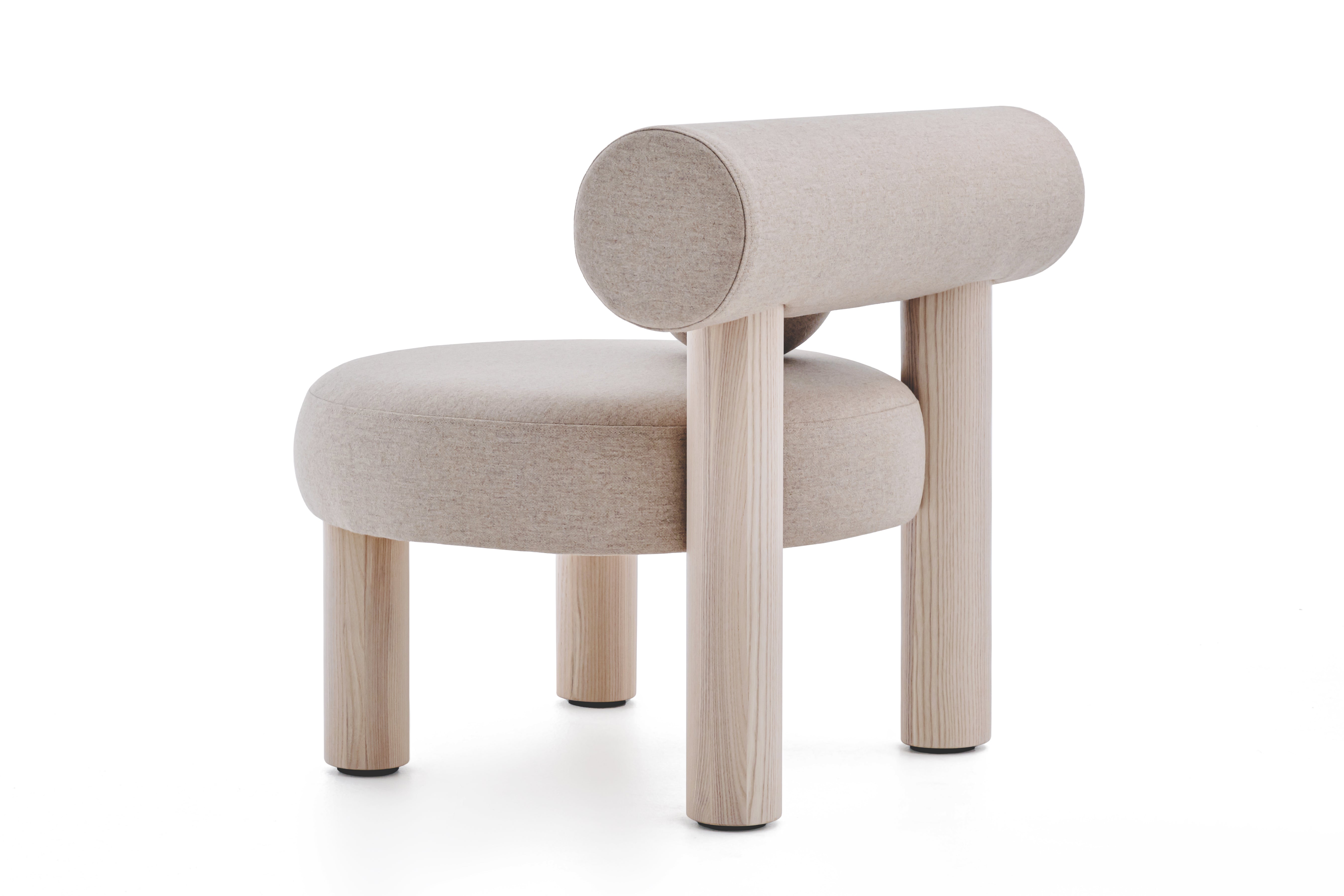 GROPIUS CS2 upholstered armchair with wooden base