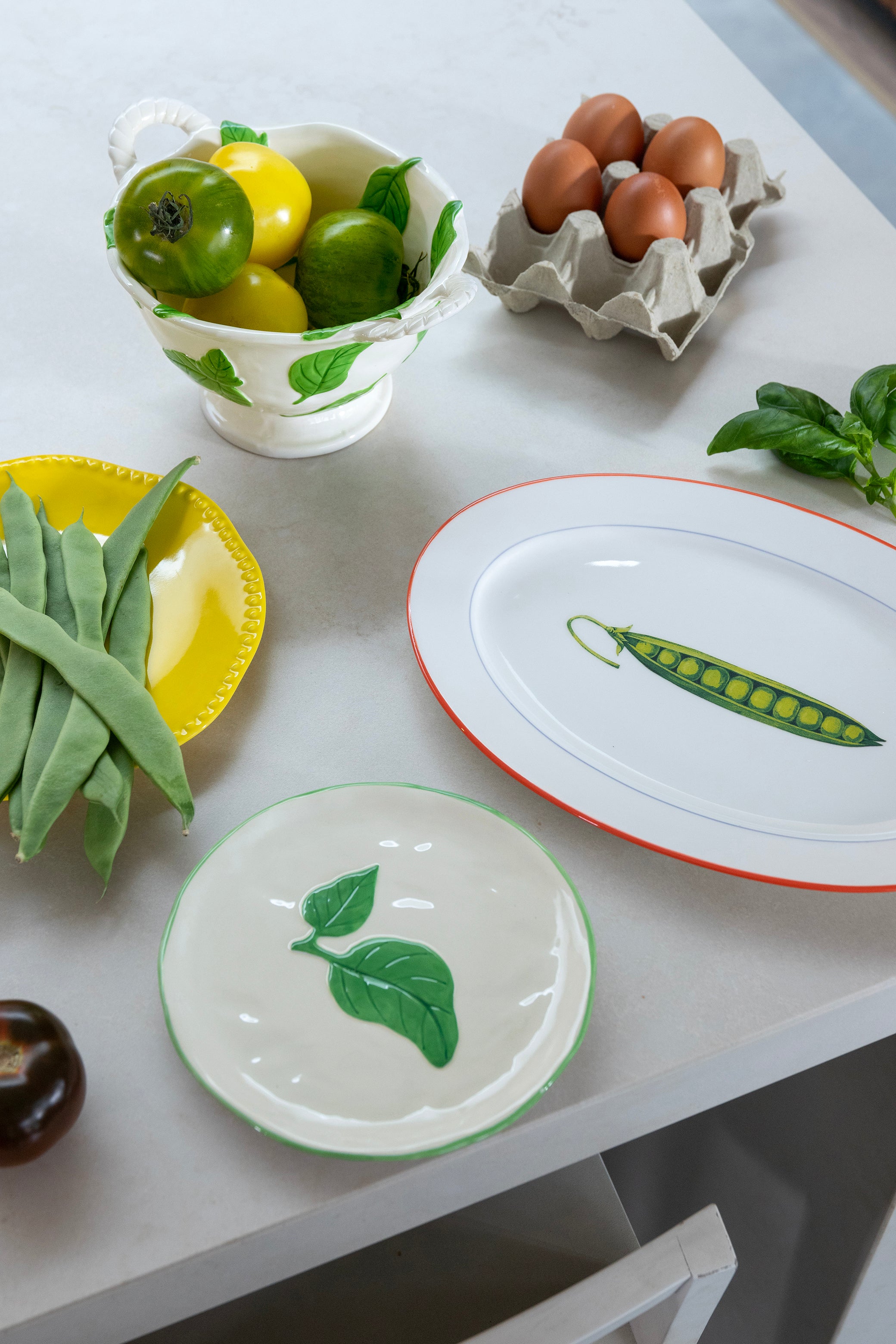 White BASIL colander with green base