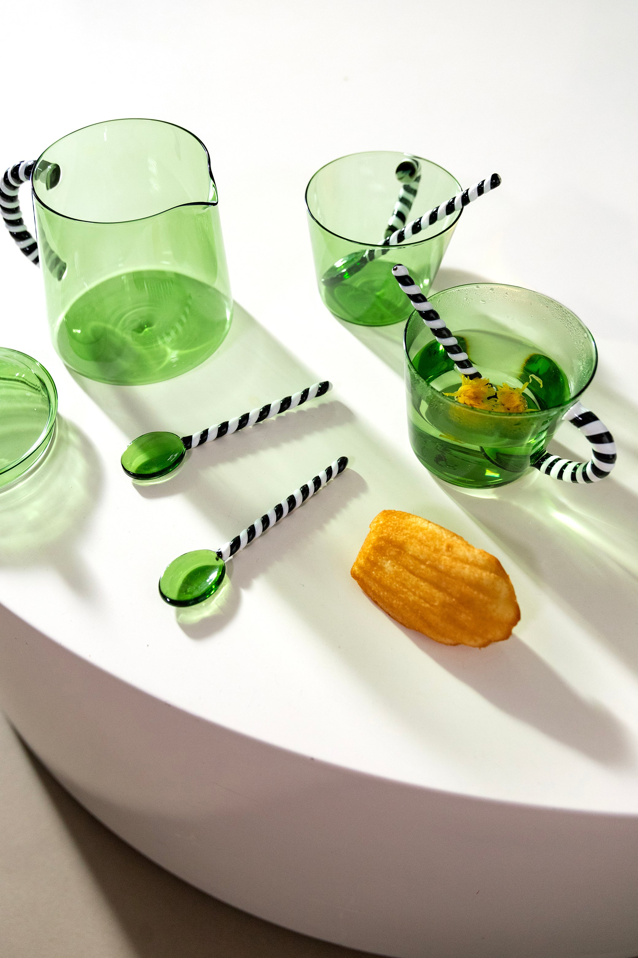 Set von Löffeln DUET grün mit schwarz-weißen Akzenten