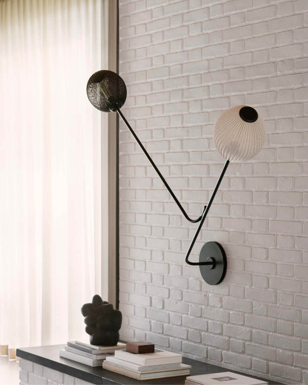 Satellite two-point lamp with arm, white with black