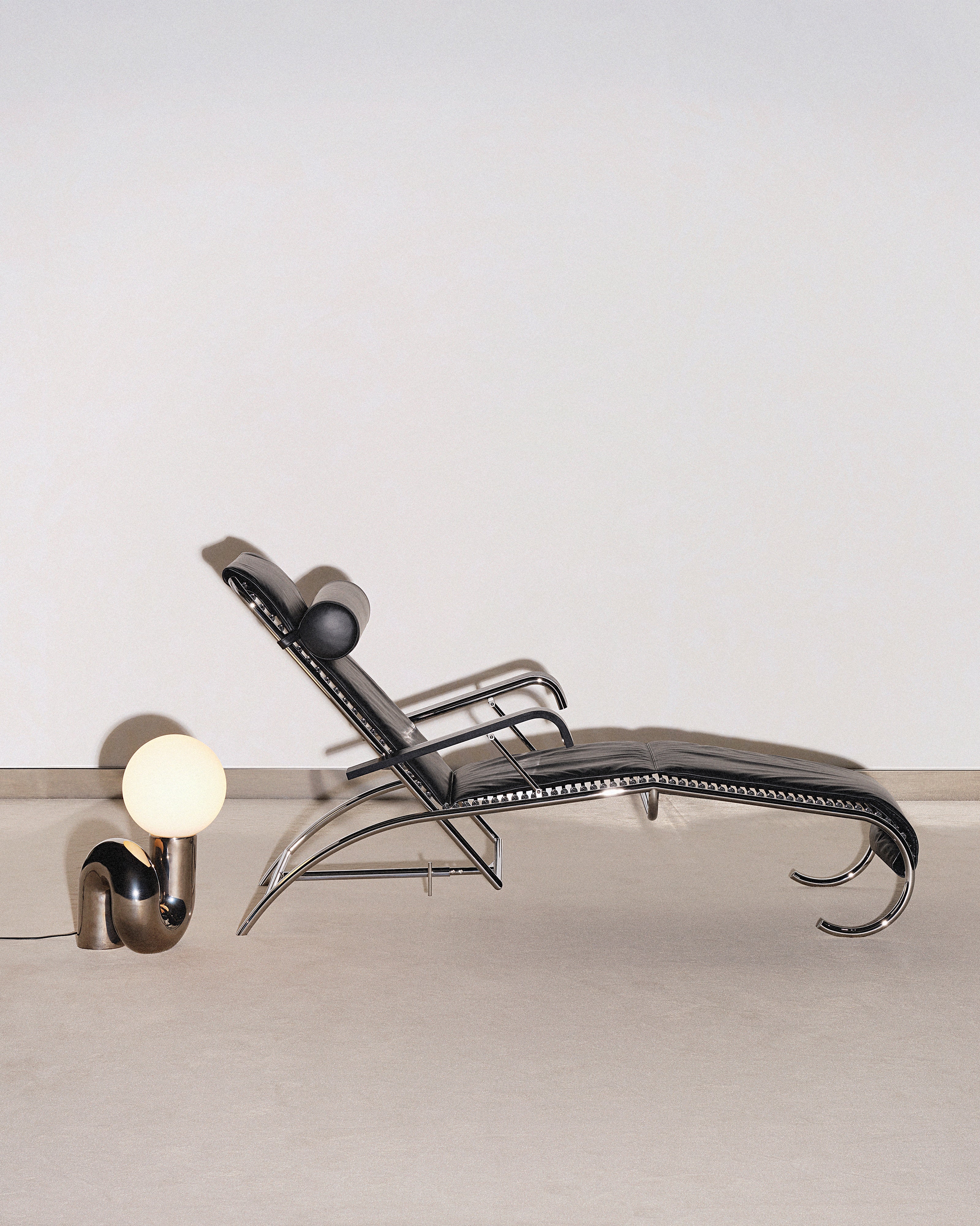 SANDOWS N°114 Black Daybed with Steel Base