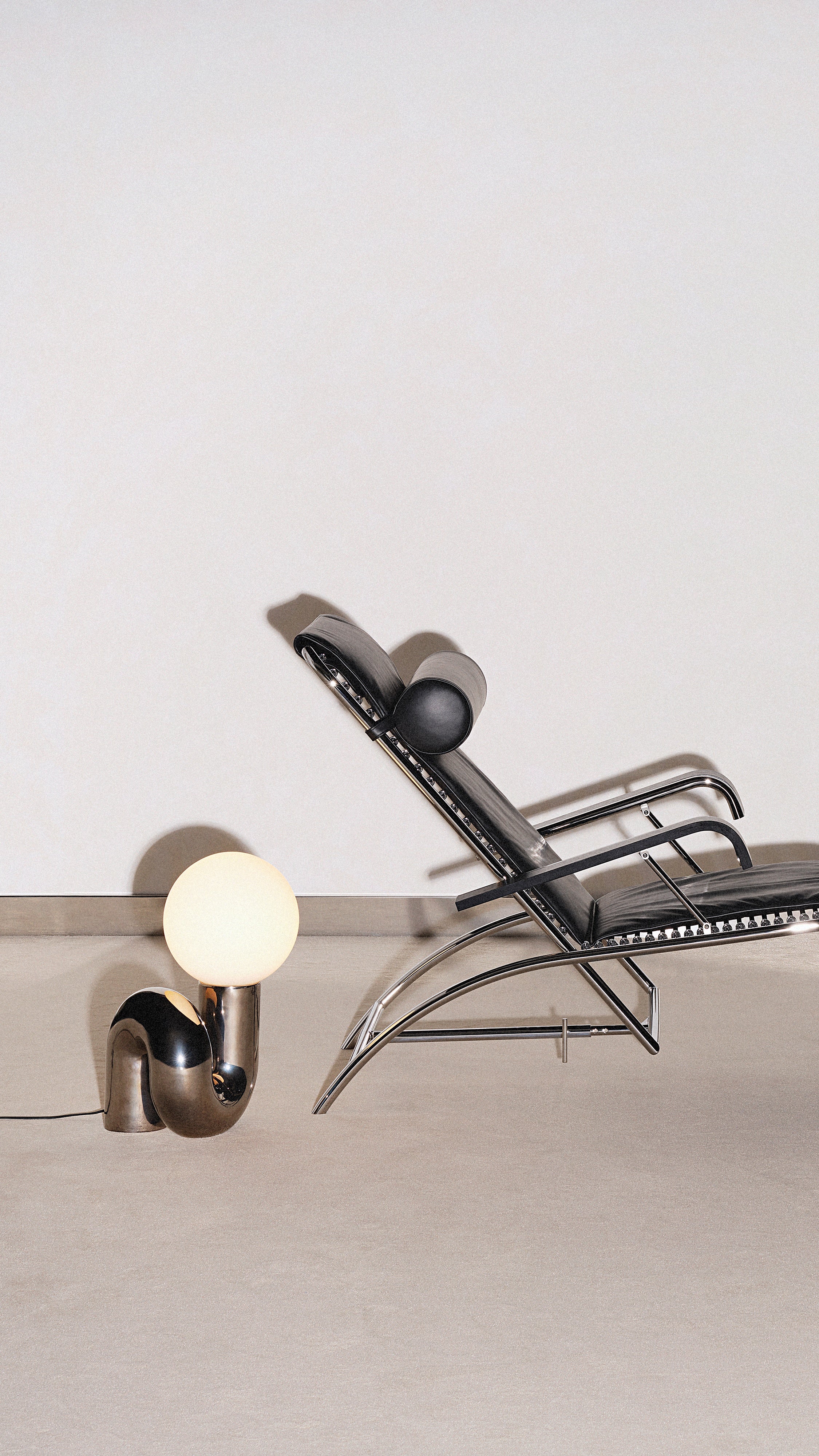 SANDOWS N°114 Black Daybed with Steel Base