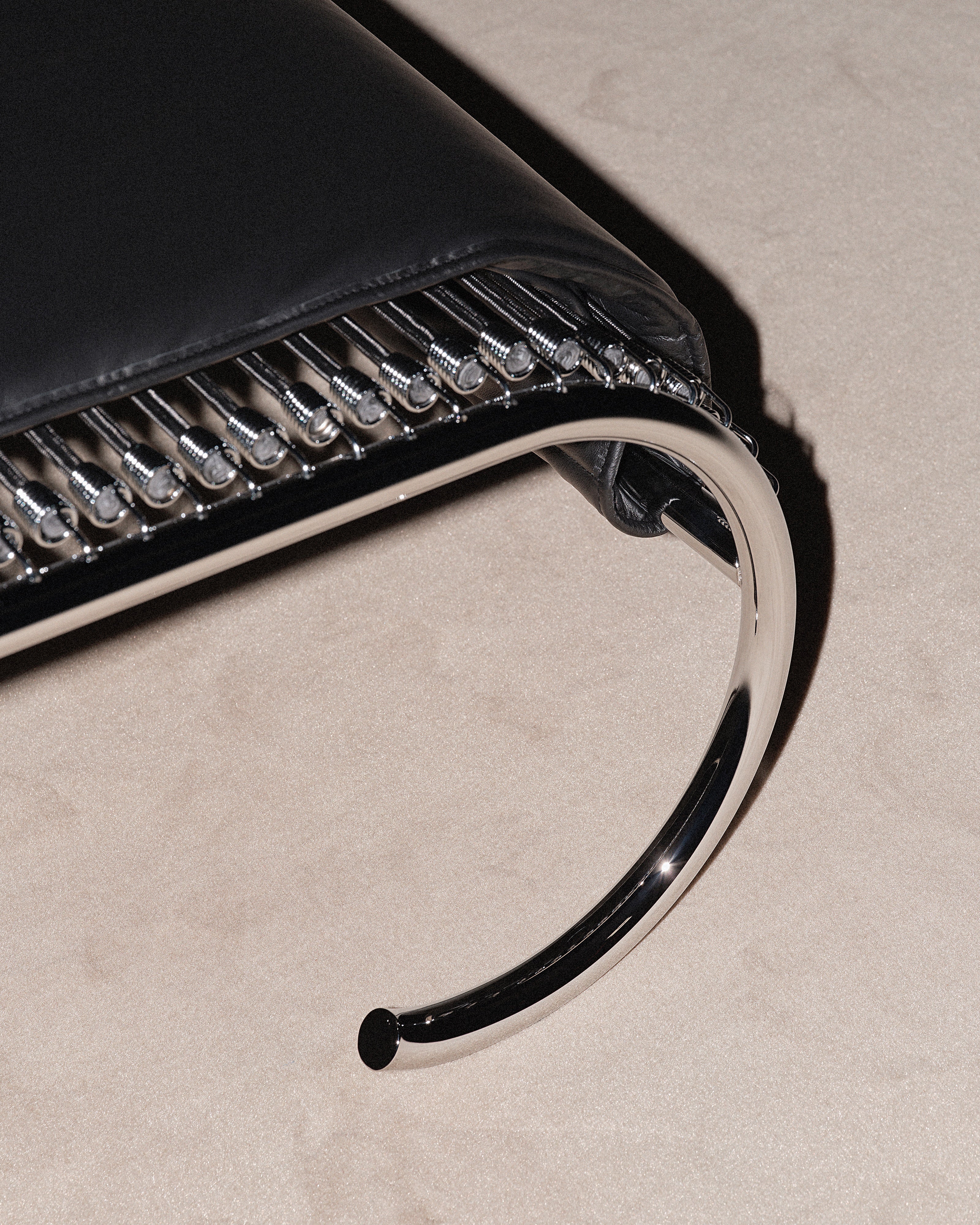 SANDOWS N°114 Black Daybed with Steel Base