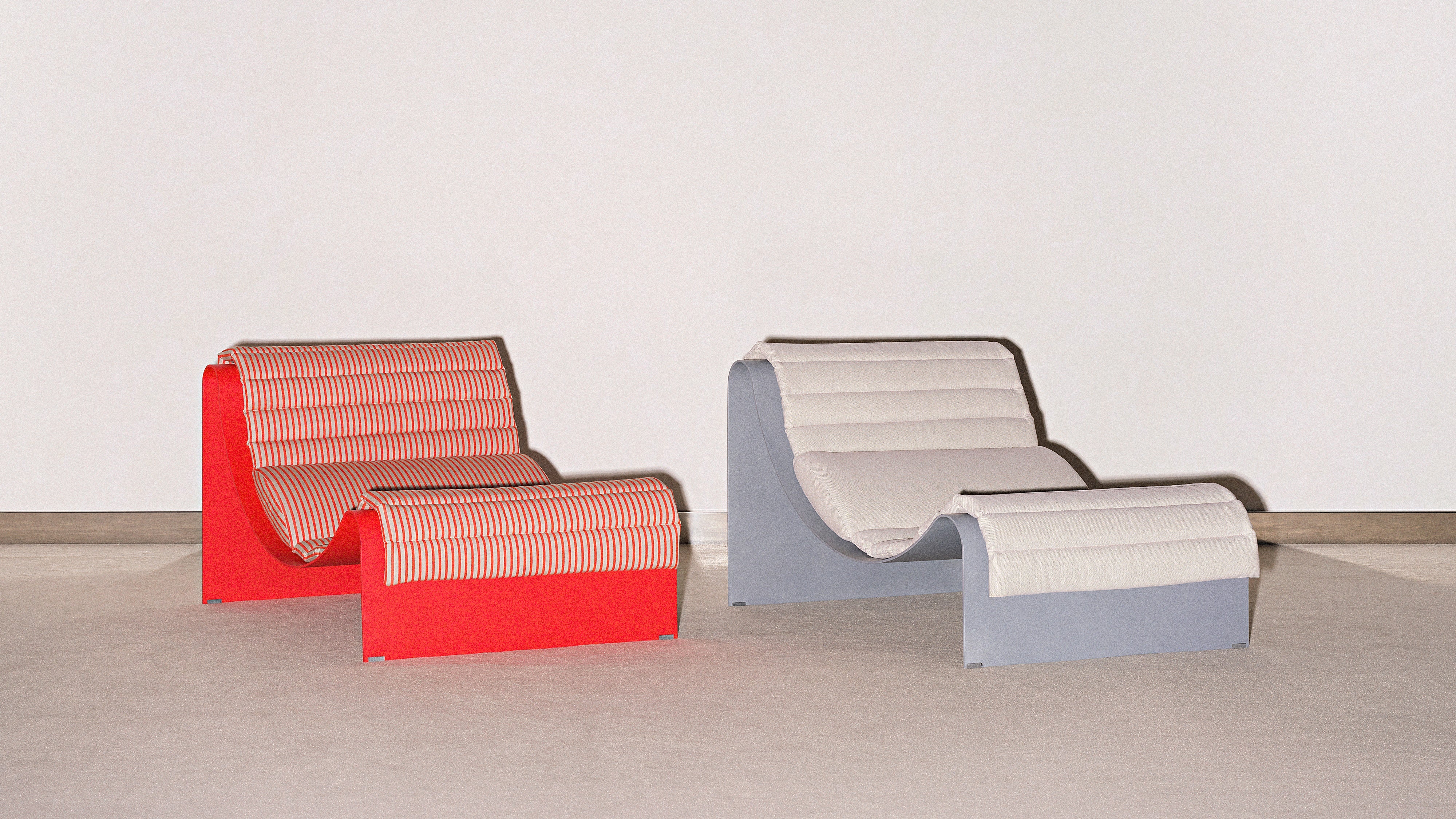 ECLIPSE Gray Lounger with Beige Cushion