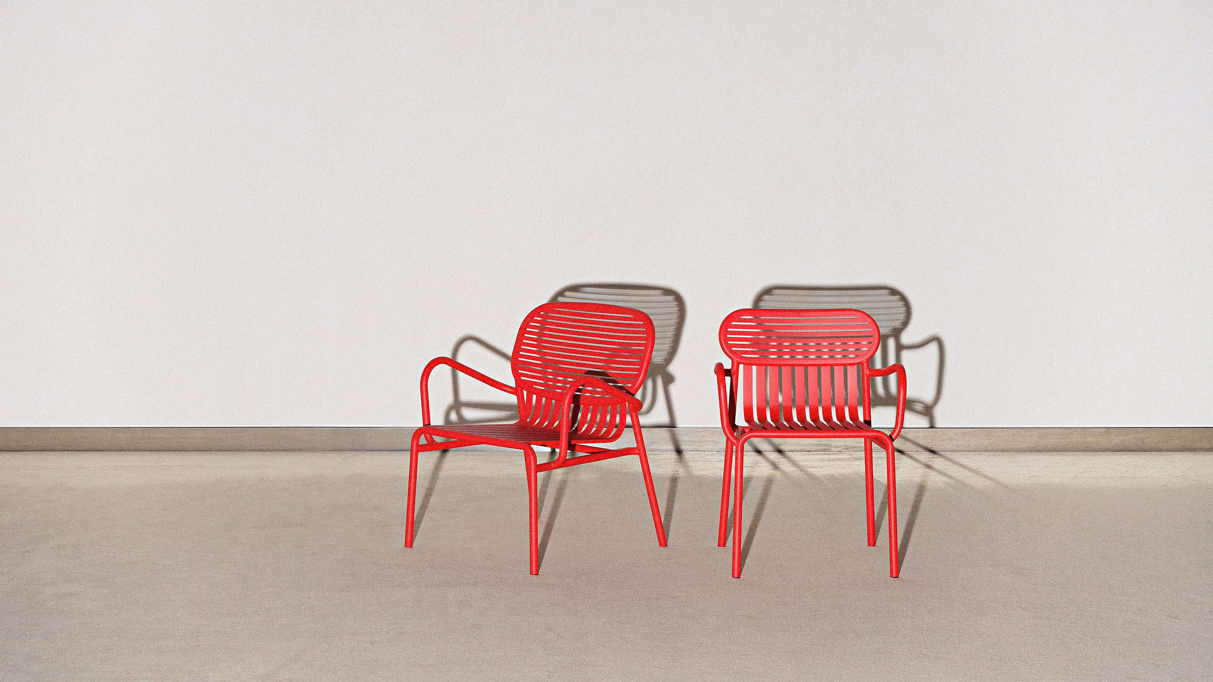 WEEK-END Red Garden Chair with Armrests