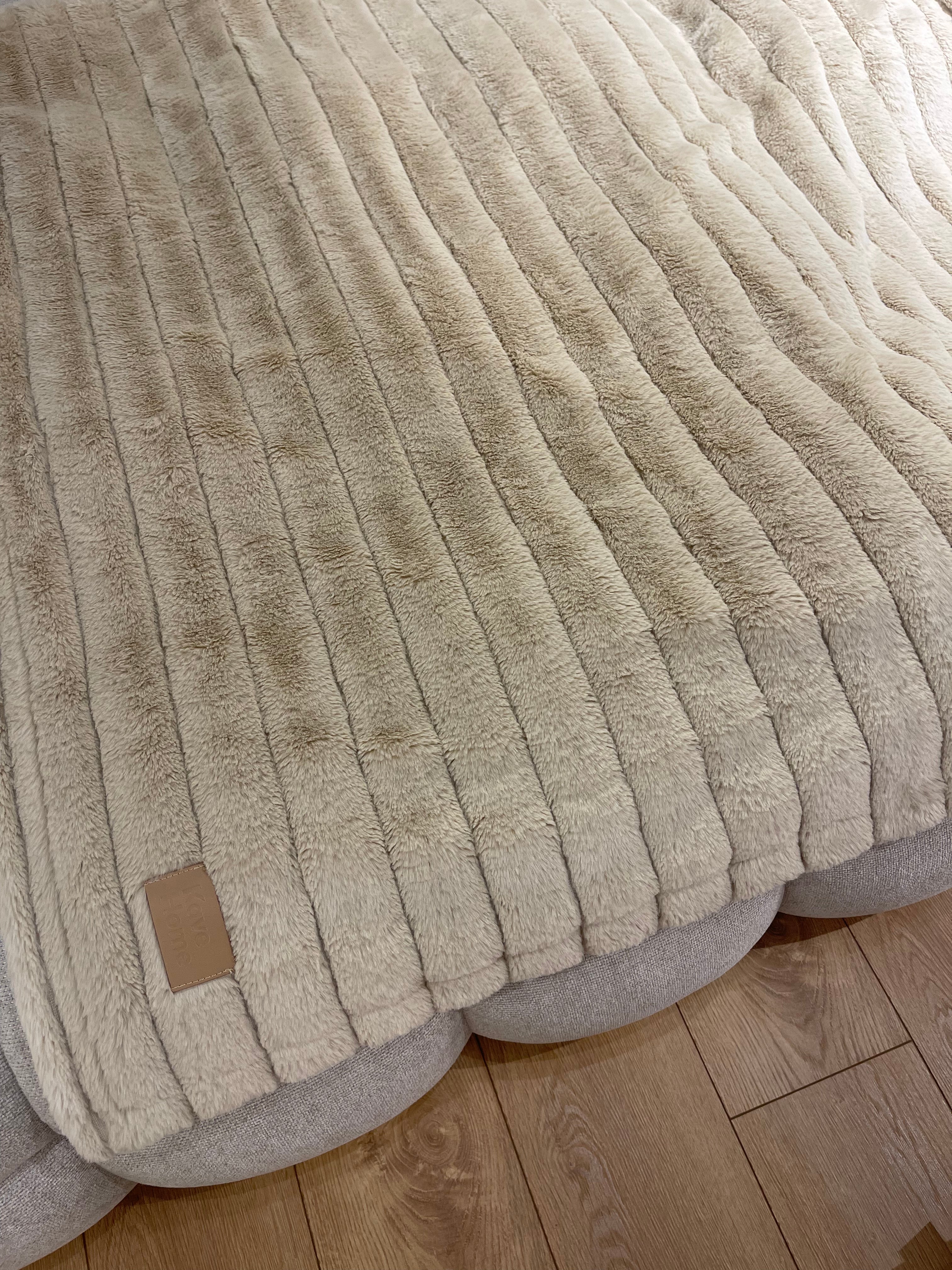 Koc aus Kunstfell Kave Home beige - Ausstellungsstück