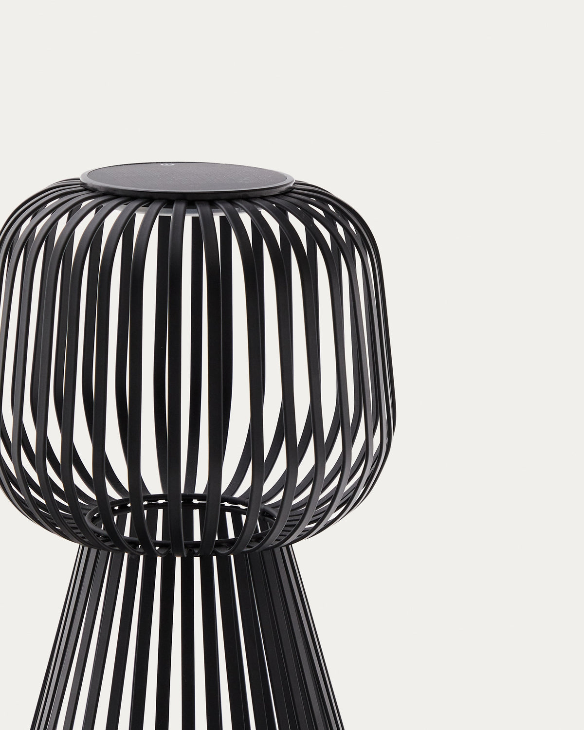 Lampa stołowa ogrodowa solarna REIBA czarny metal – ujęcie 5
