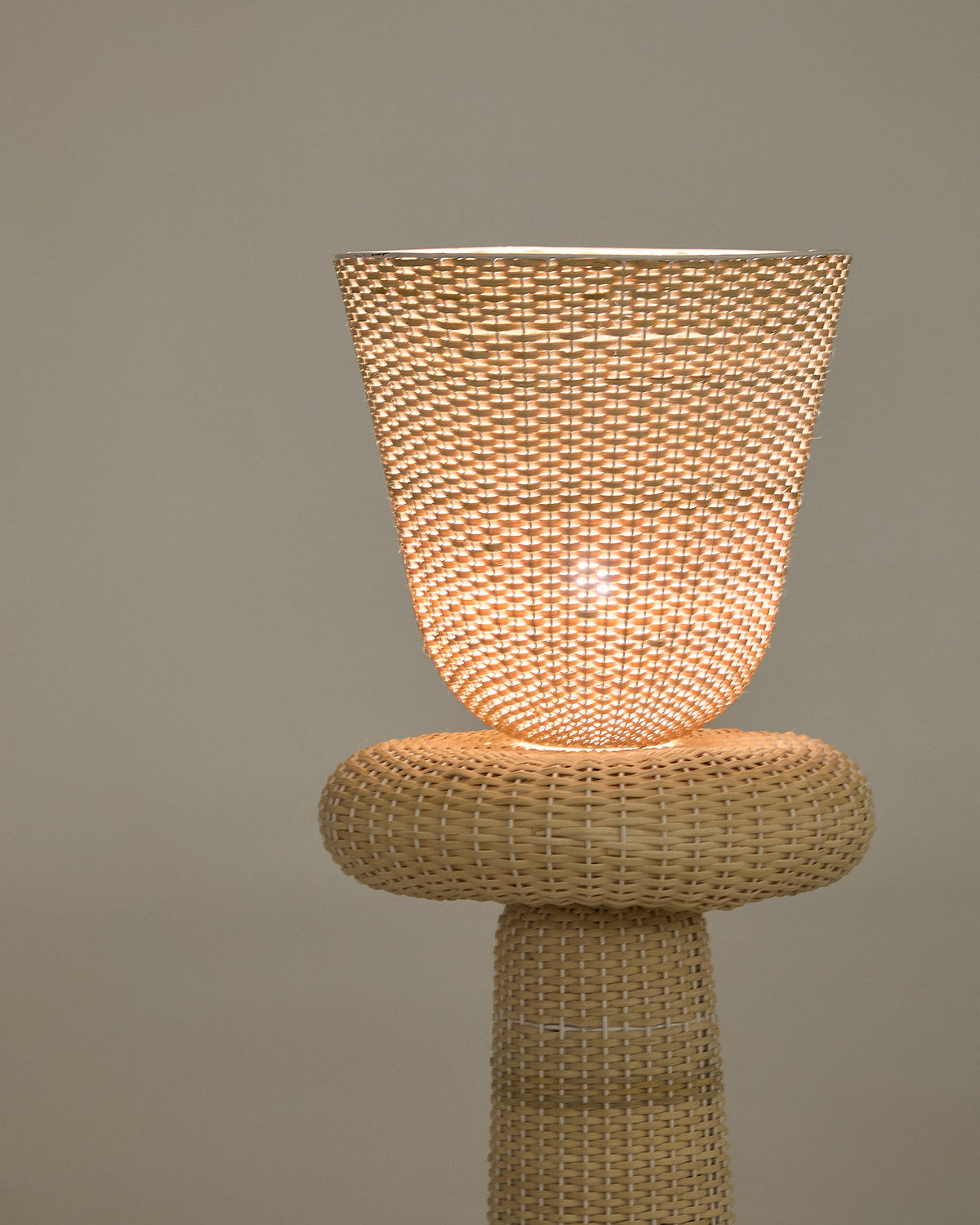 Lampa podłogowa NEUDA naturalny rattan – ujęcie 7
