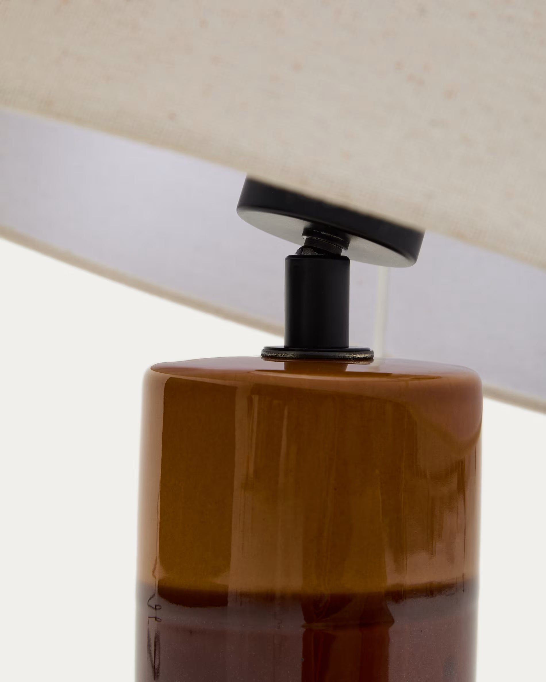 Tischlampe MAVRAN braun mit senfgelber Farbe