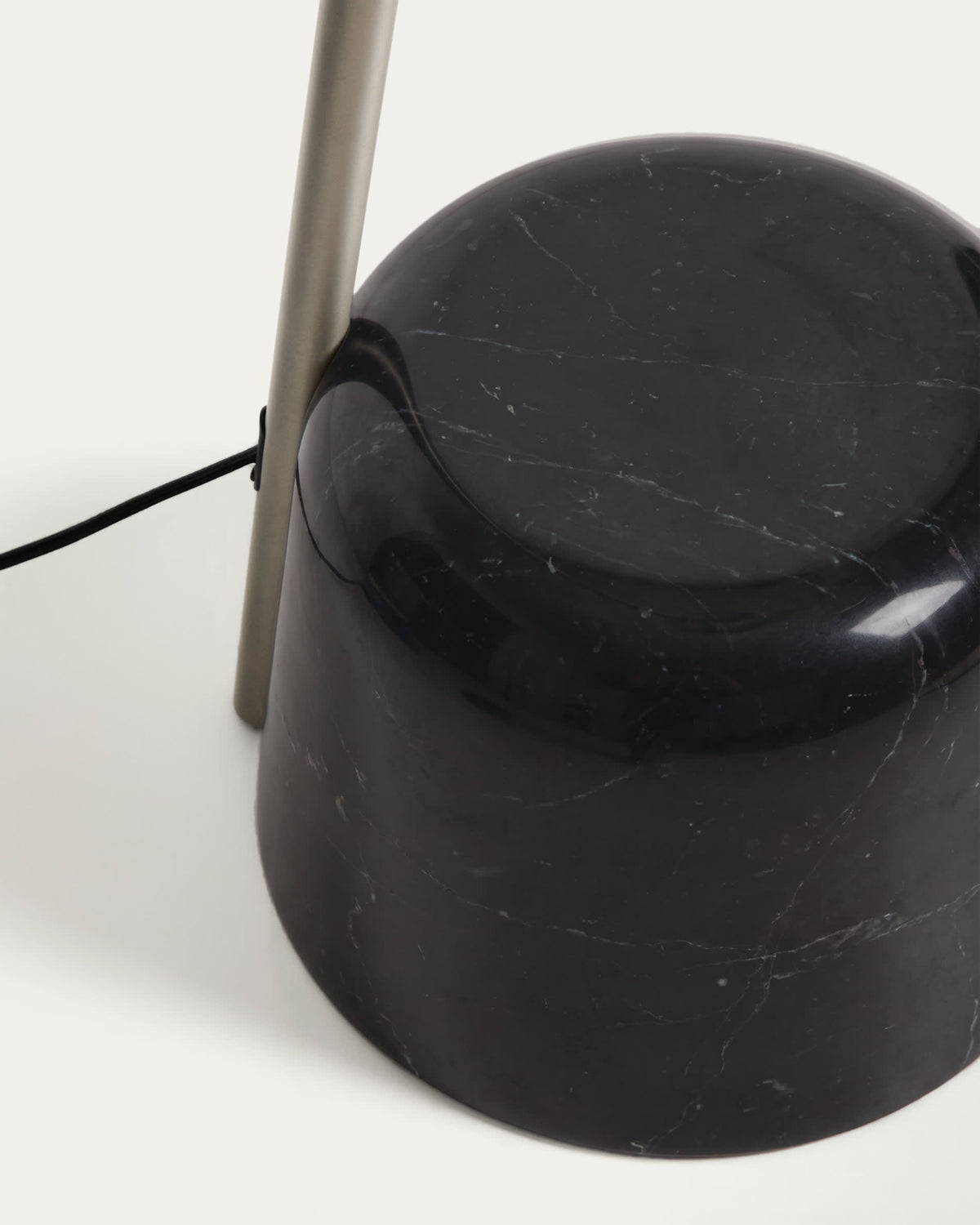 Lampa podłogowa ARNOLIA szczotkowana stal i czarny marmur – ujęcie 6