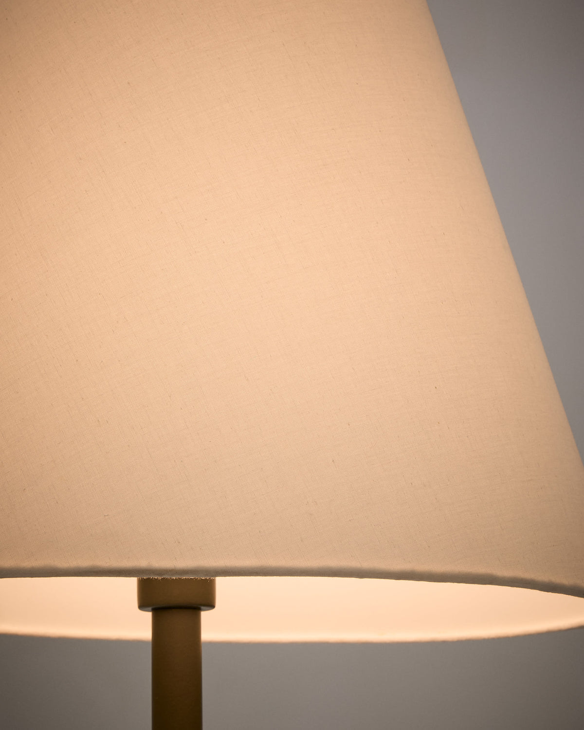 Lampa podłogowa NAVAT zielony metal – ujęcie 3