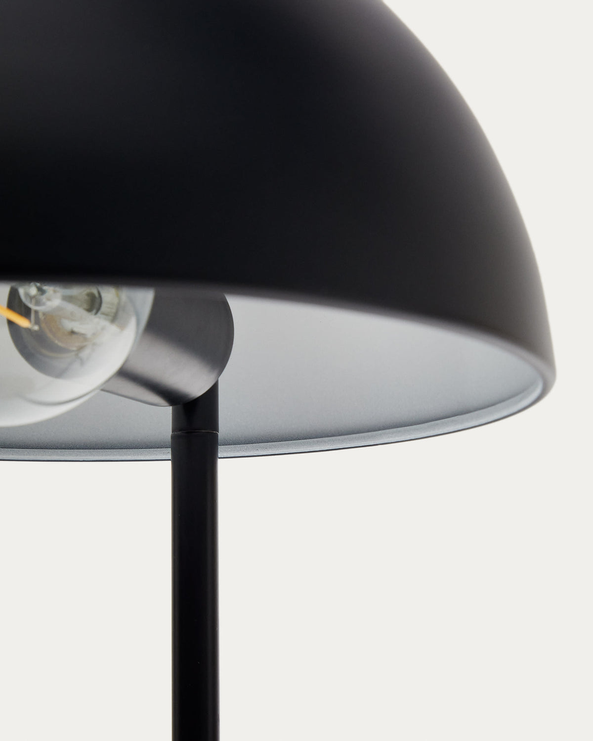 Lampa stołowa CATLAR czarny metal i drewno jesionowe – ujęcie 6