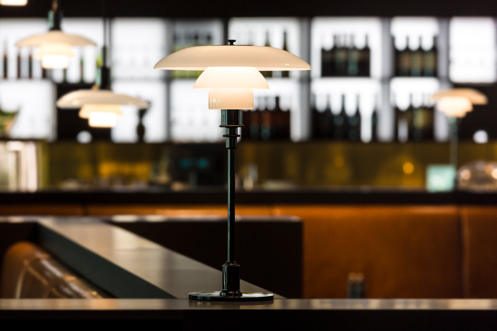 Tischlampe PH 3/2 weiß mit schwarzem Fuß