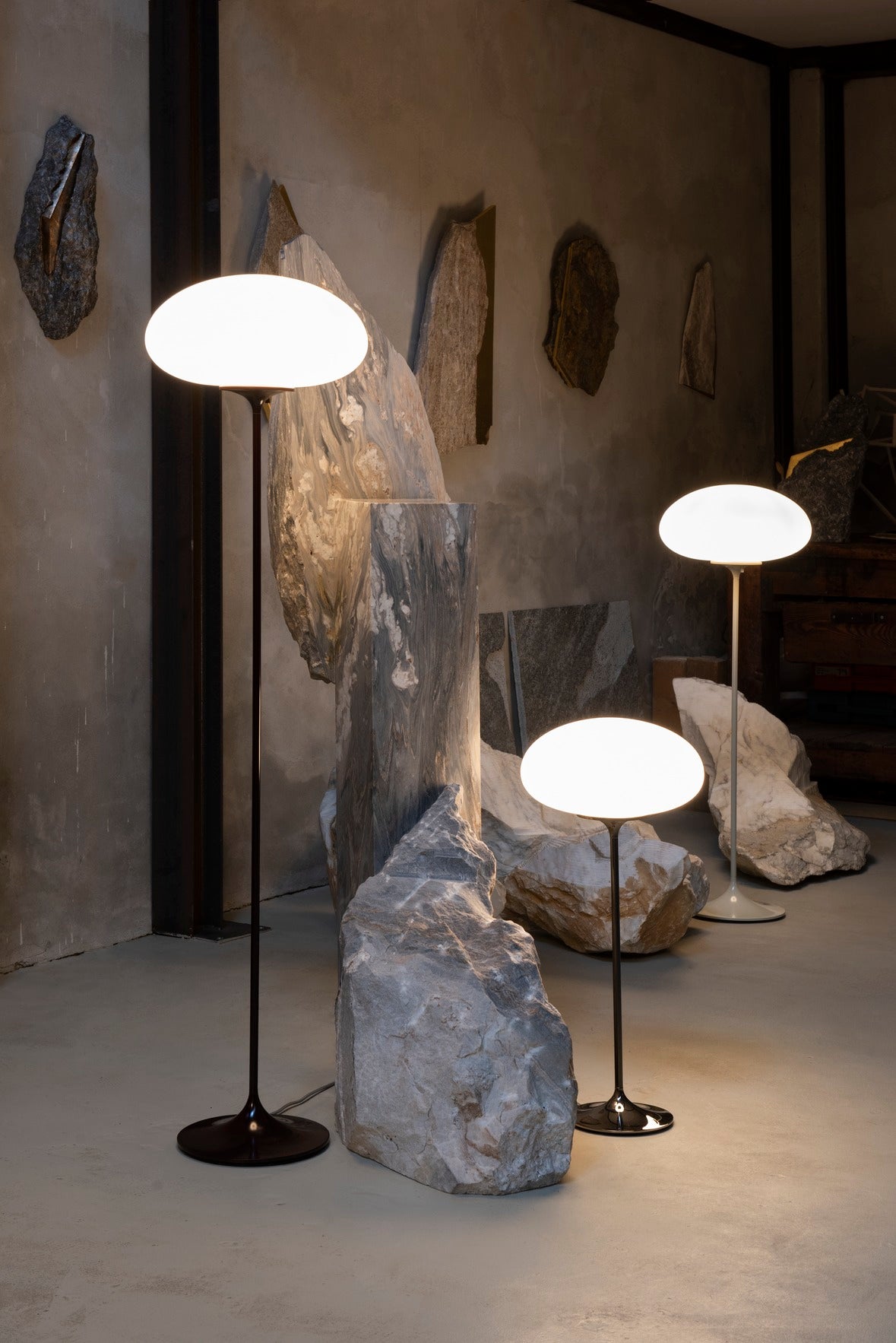 Stehlampe STEMLITE schwarz chrom