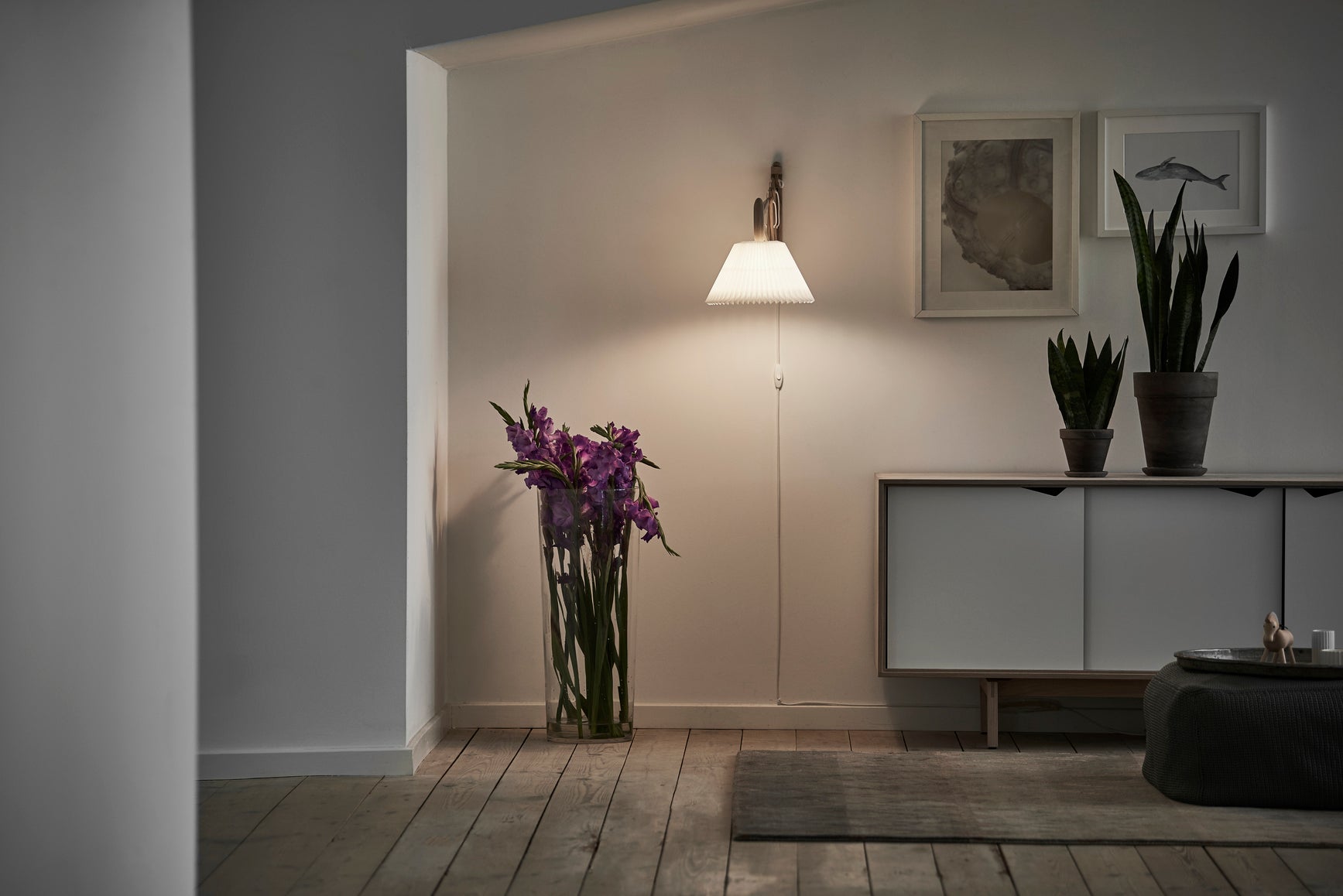 Wall lamp MODEL 223 2/17 SAX white with light oak base