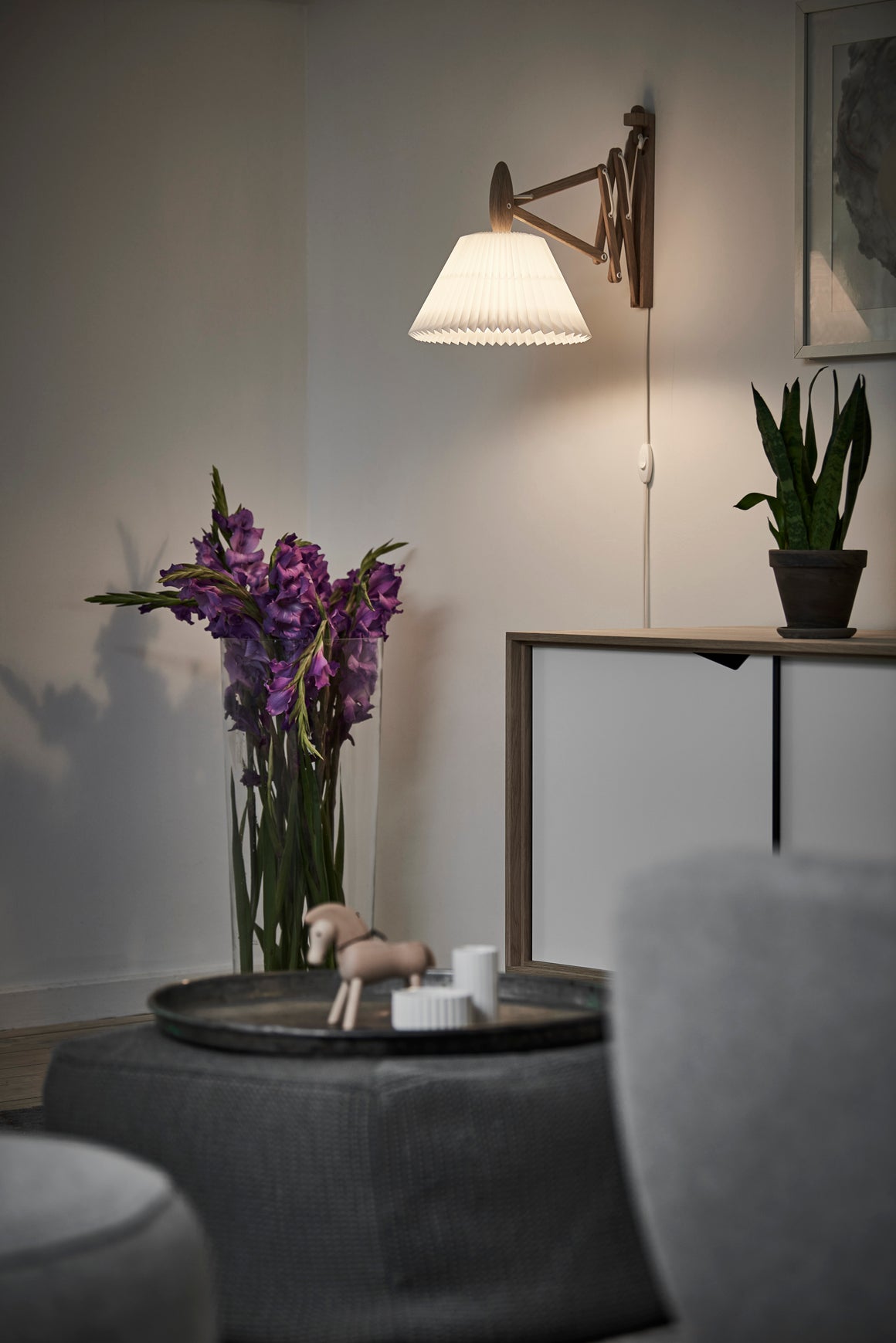 Wall lamp MODEL 223 2/17 SAX white with light oak base