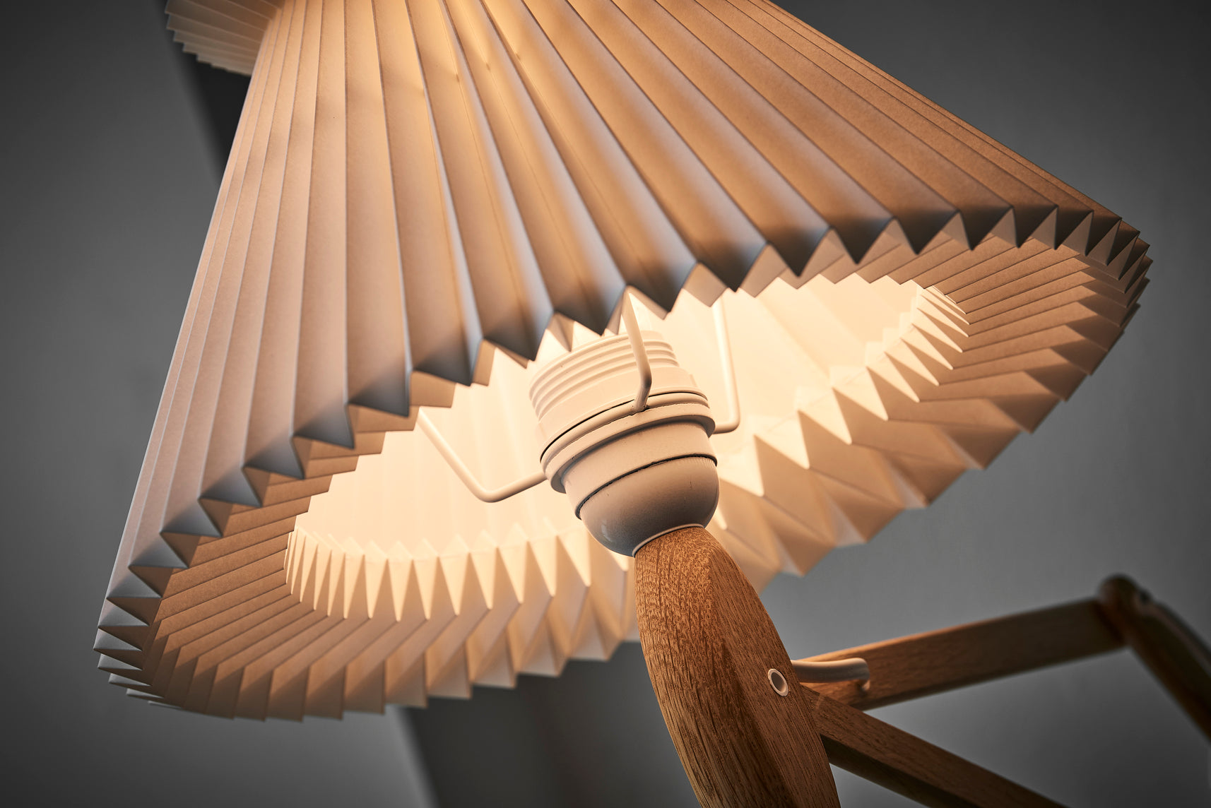 Wall lamp MODEL 224 6/17 SAX white with light oak base