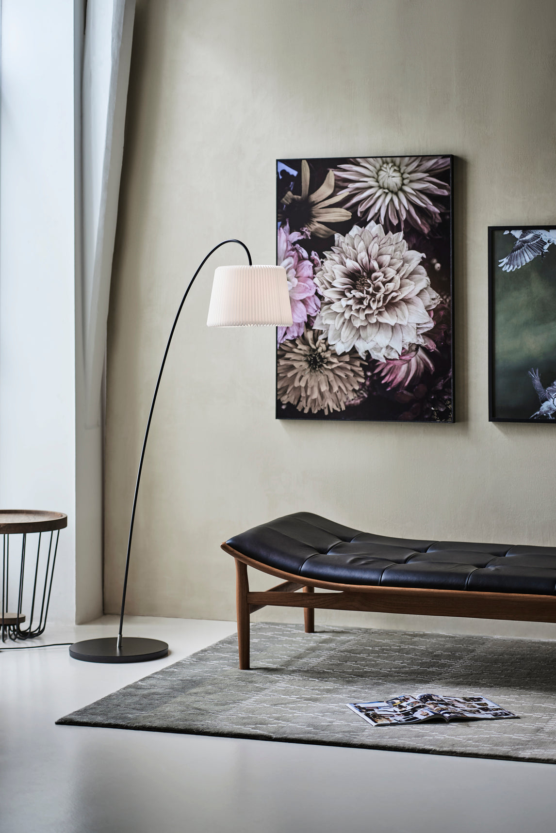 Floor lamp MODEL 320 SNOWDROP white with black base
