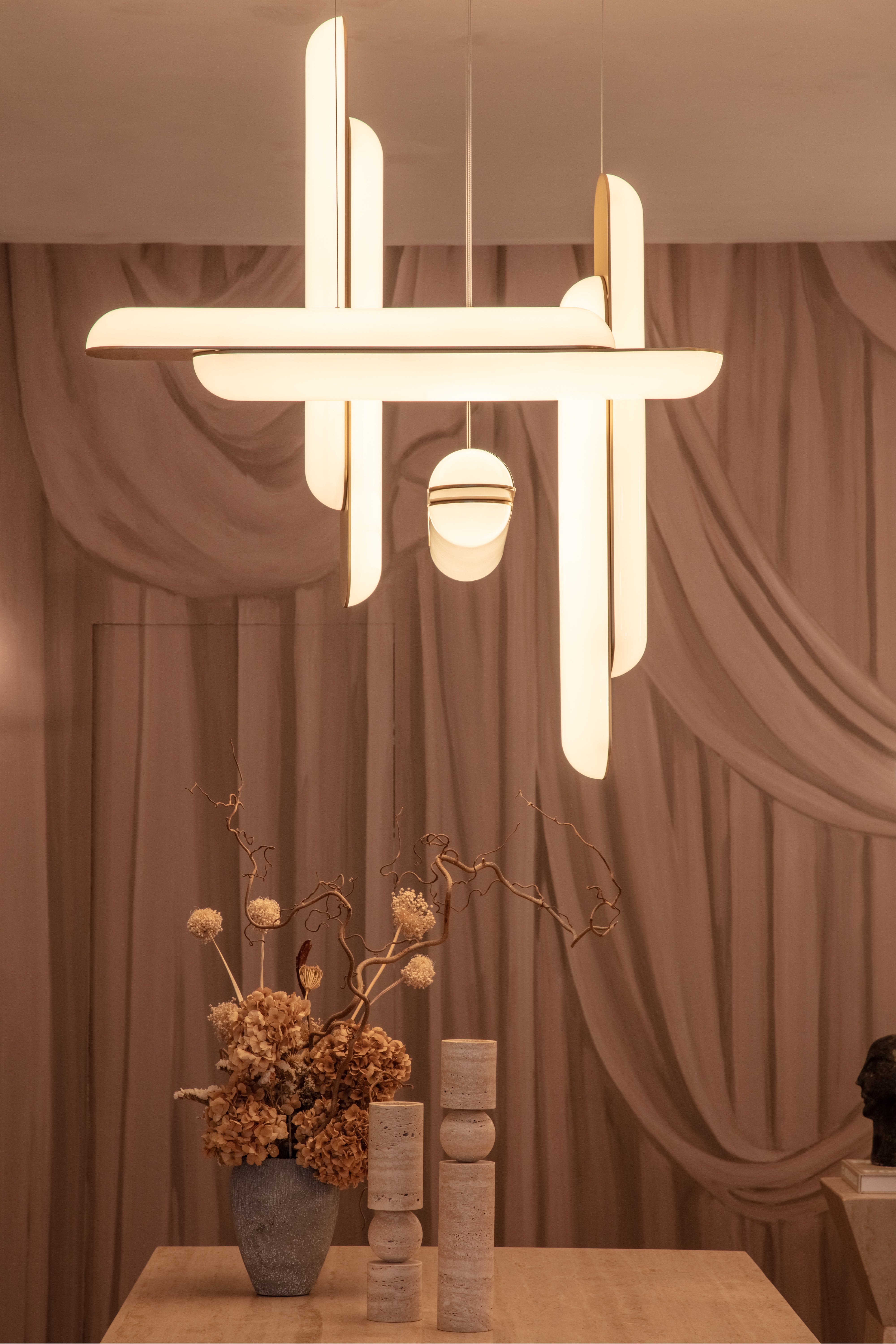 Lampa wisząca pozioma GEMINI opalowy klosz z mosiądzem