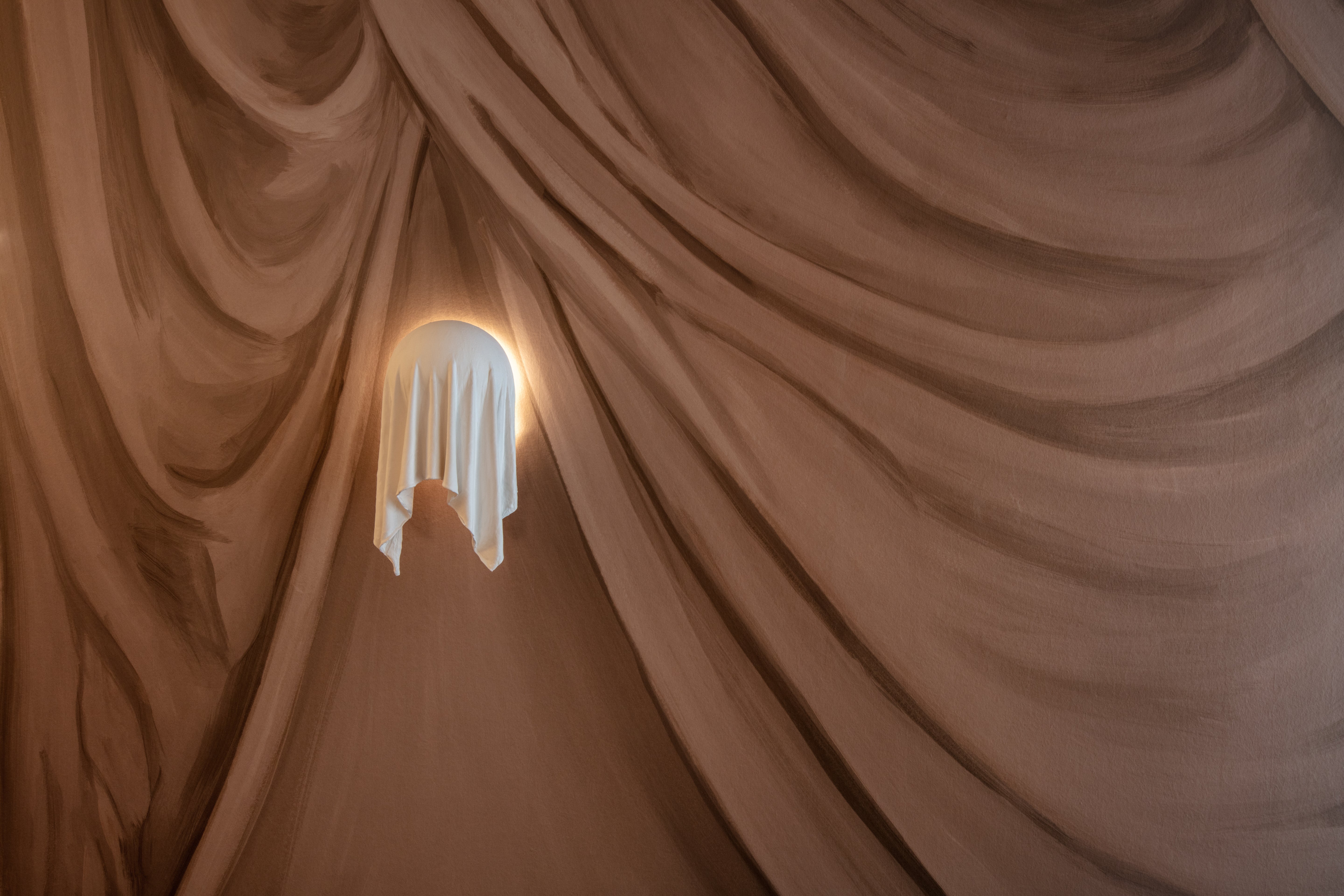 REQUIEM wall lamp in fabric and plaster