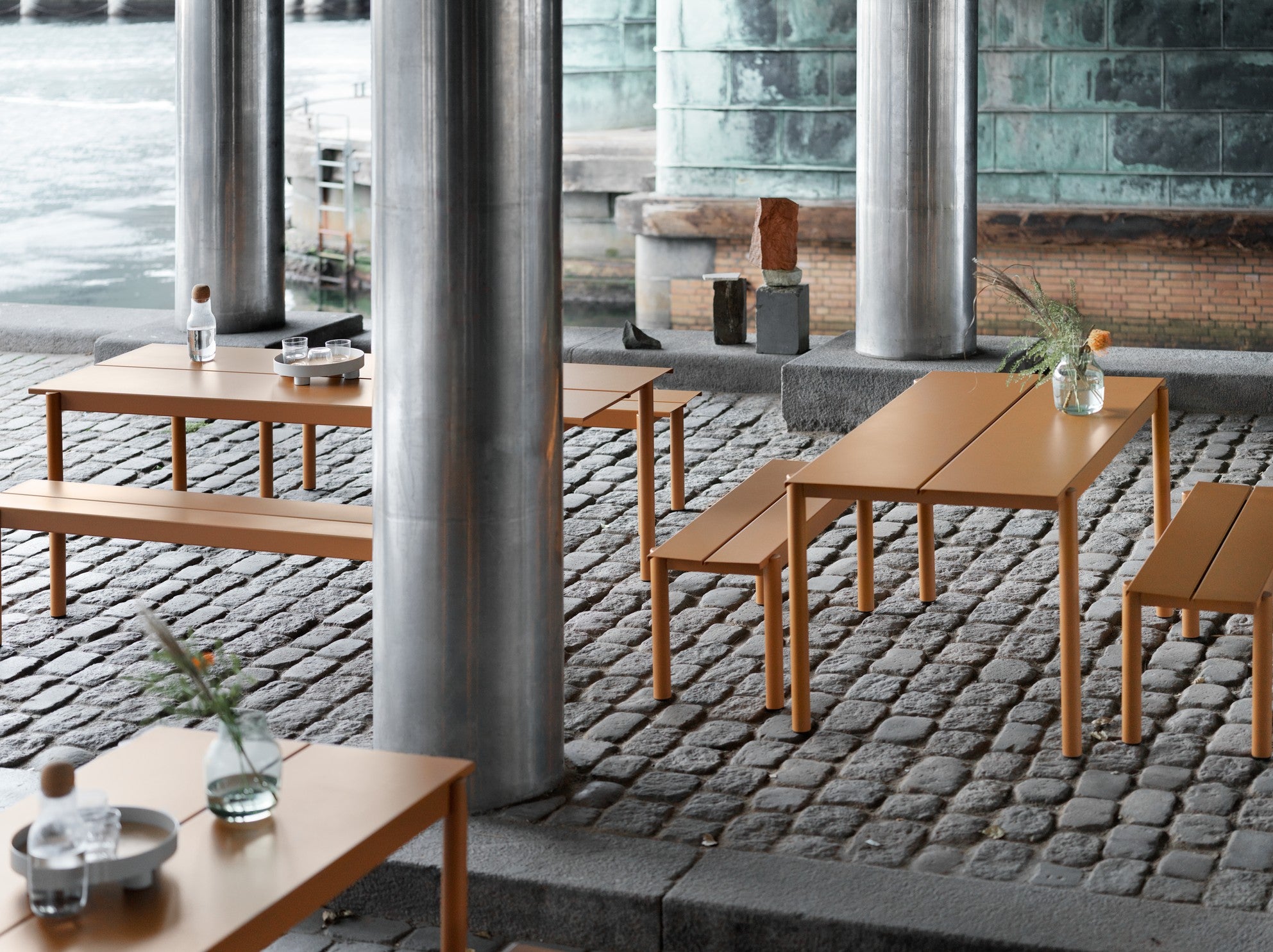 LINEAR Outdoor Table Orange Steel