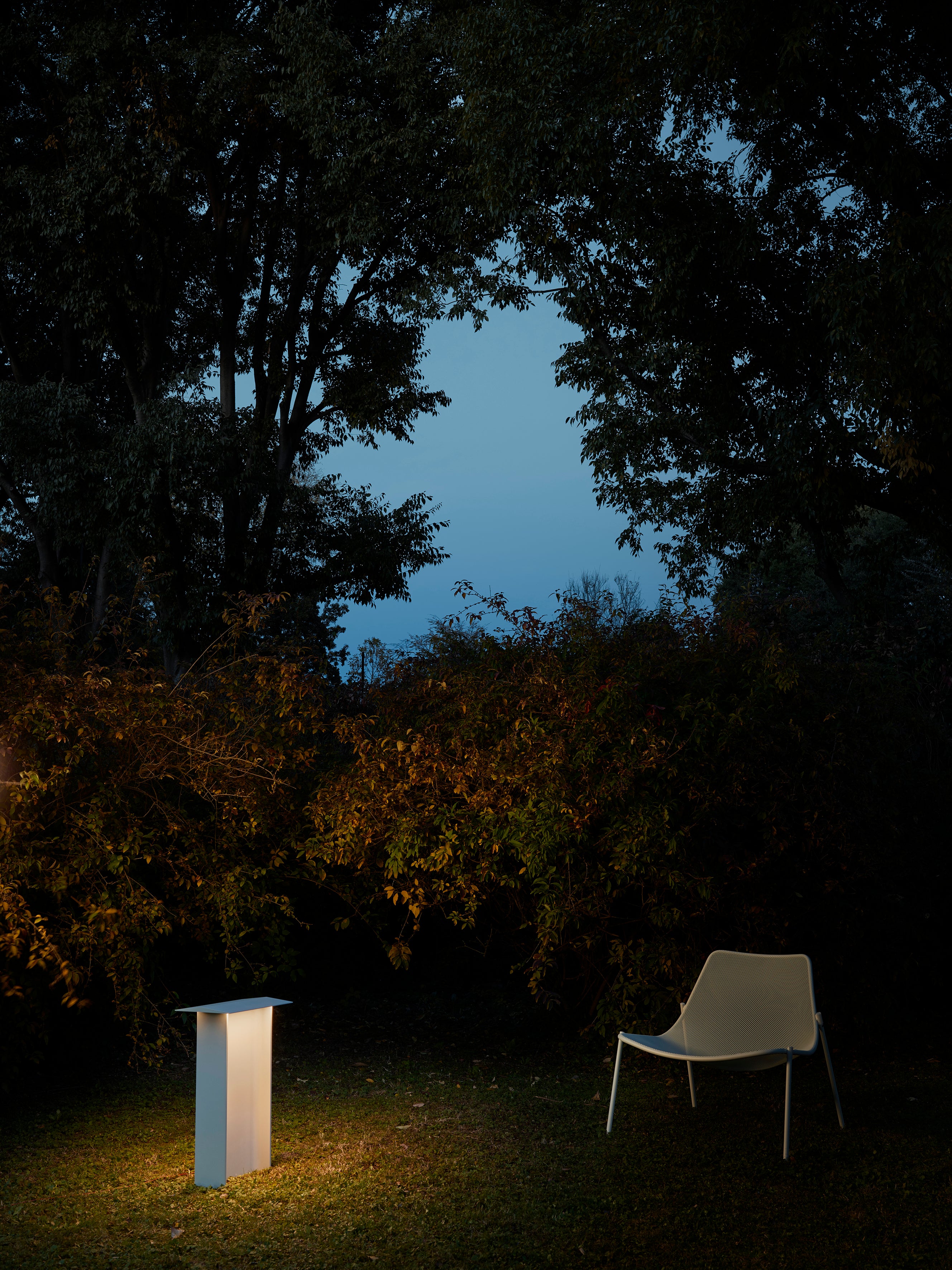 Outer lamp feds light gray