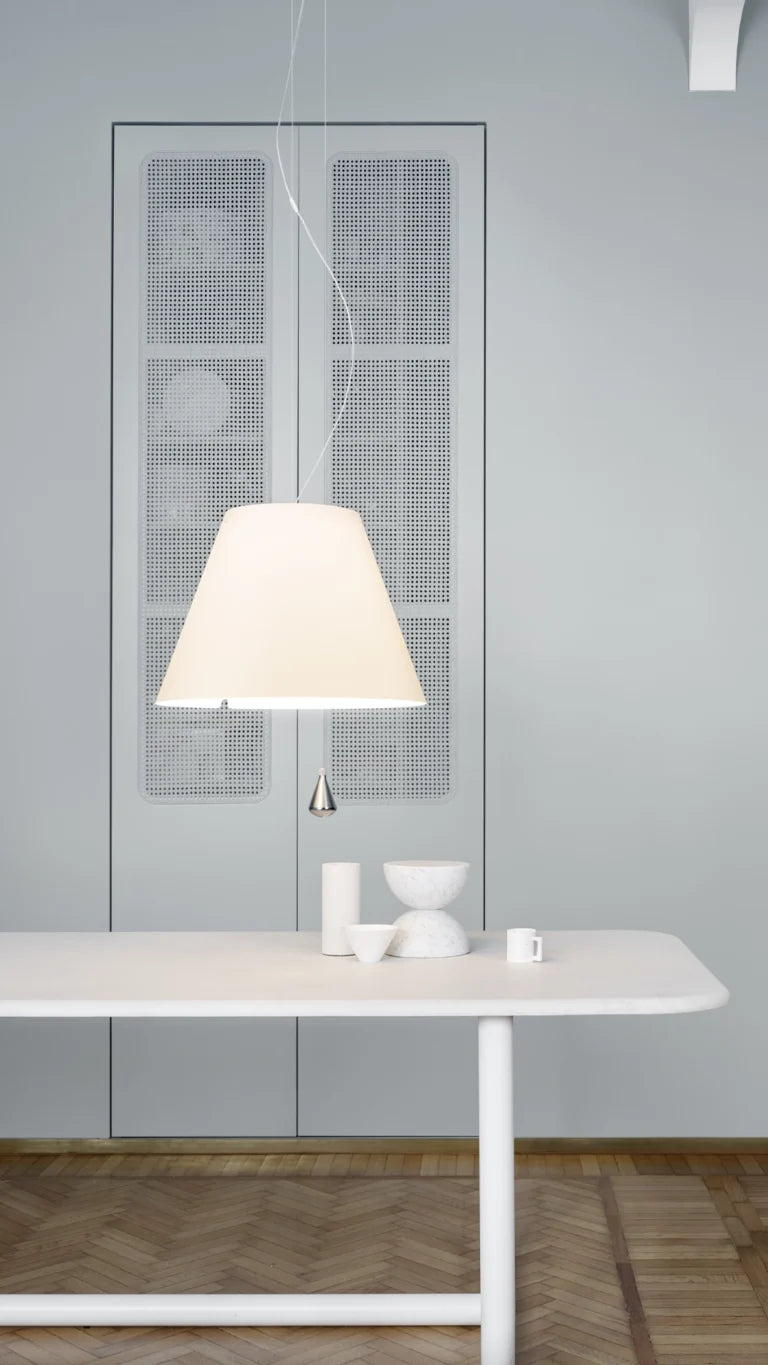 Lady Costanza Schwarze Lampe