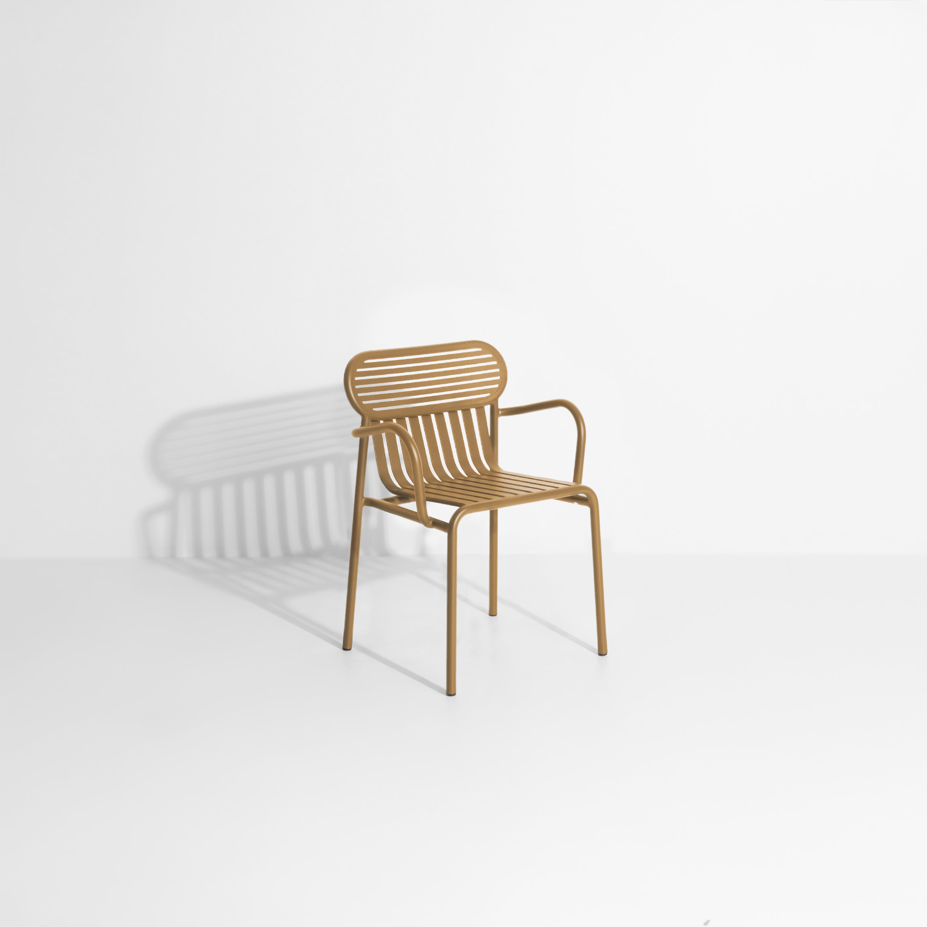 WEEK-END garden chair with armrests in gold