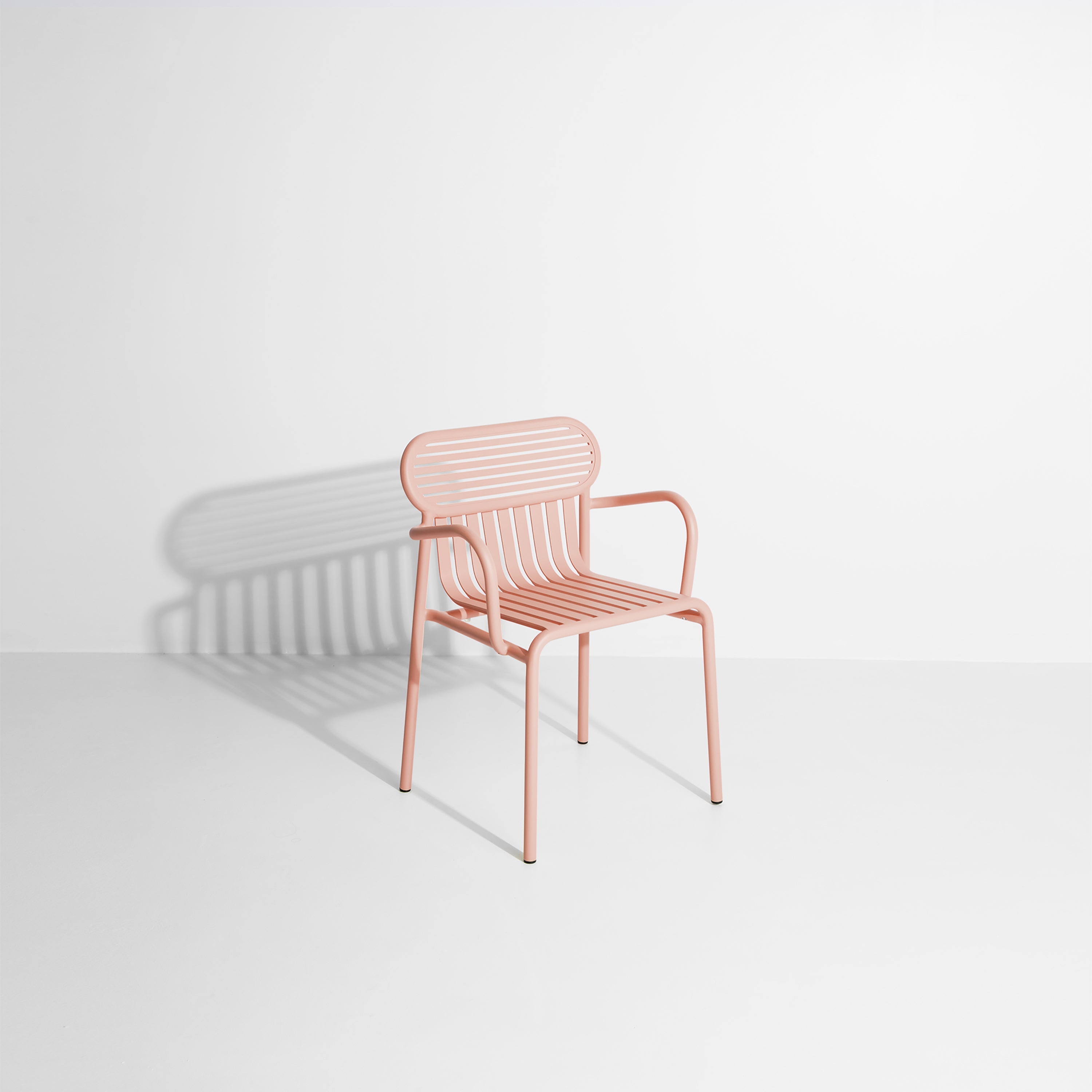 WEEK-END garden chair with armrests in pale pink