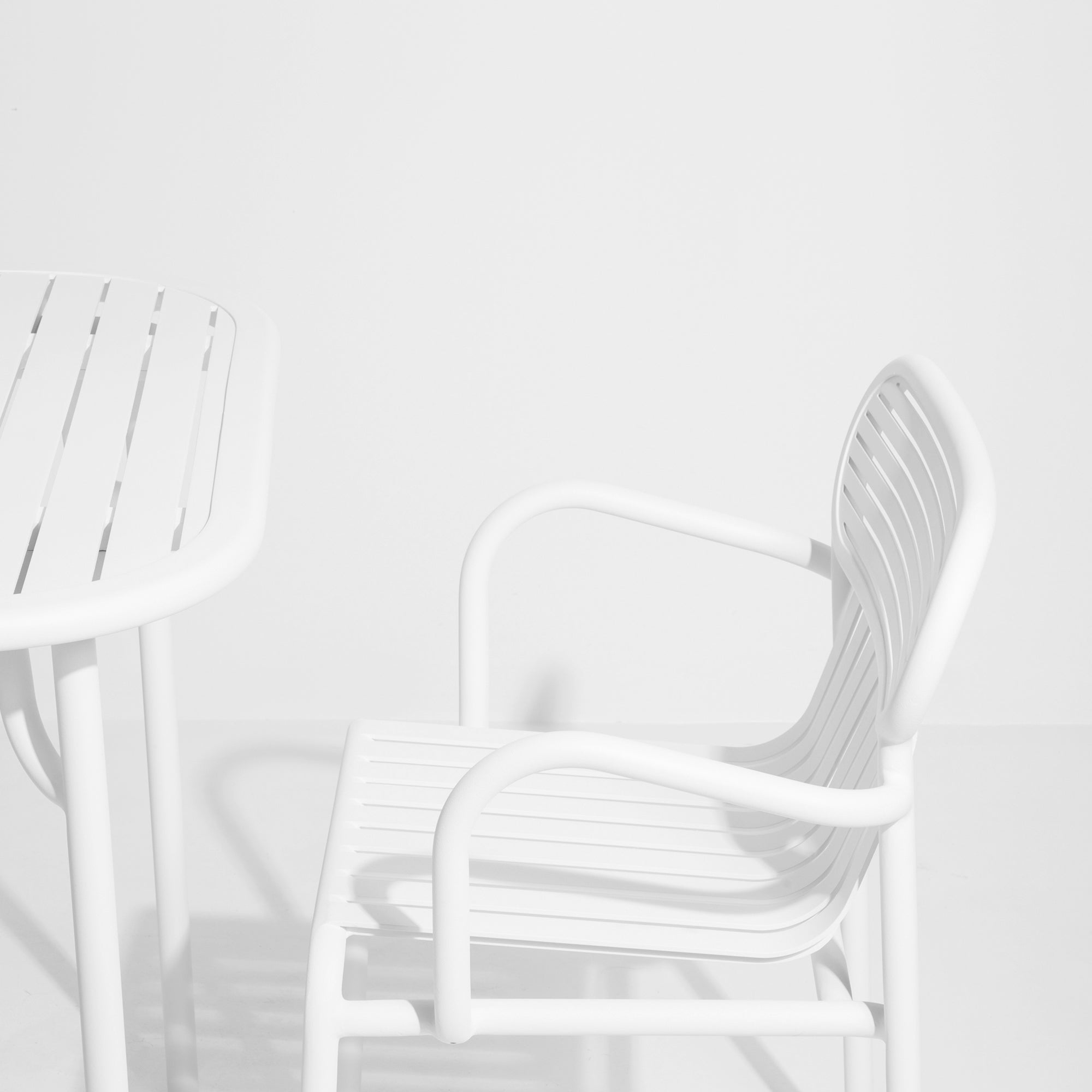 WEEK-END Red Garden Chair with Armrests