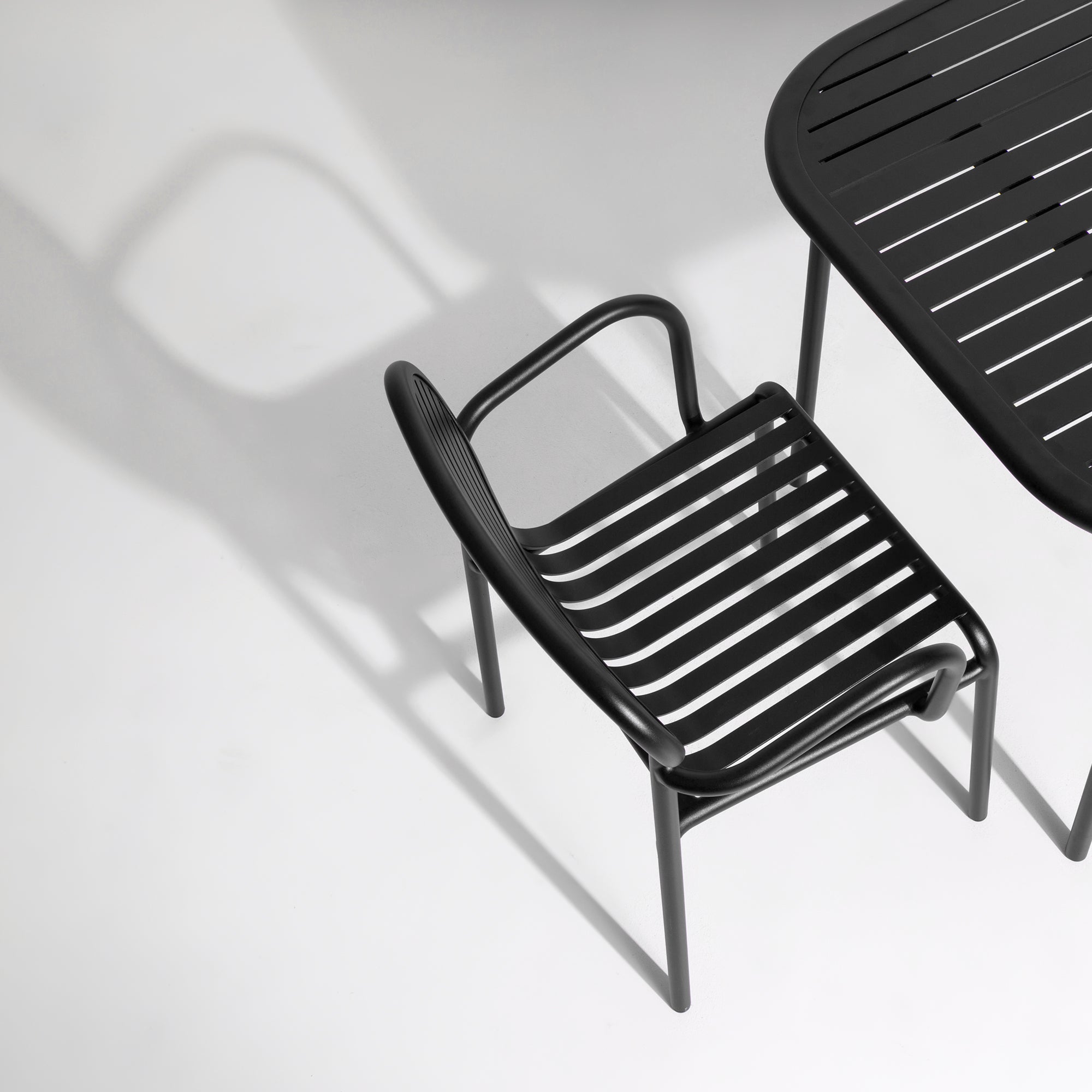 WEEK-END Red Garden Chair with Armrests