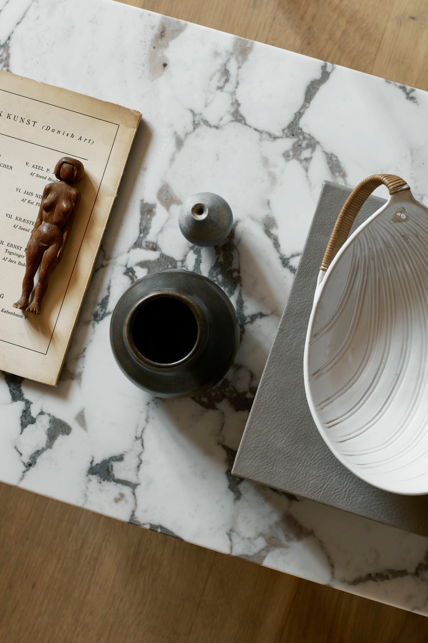 ANDROGYNE coffee table white-brown marble