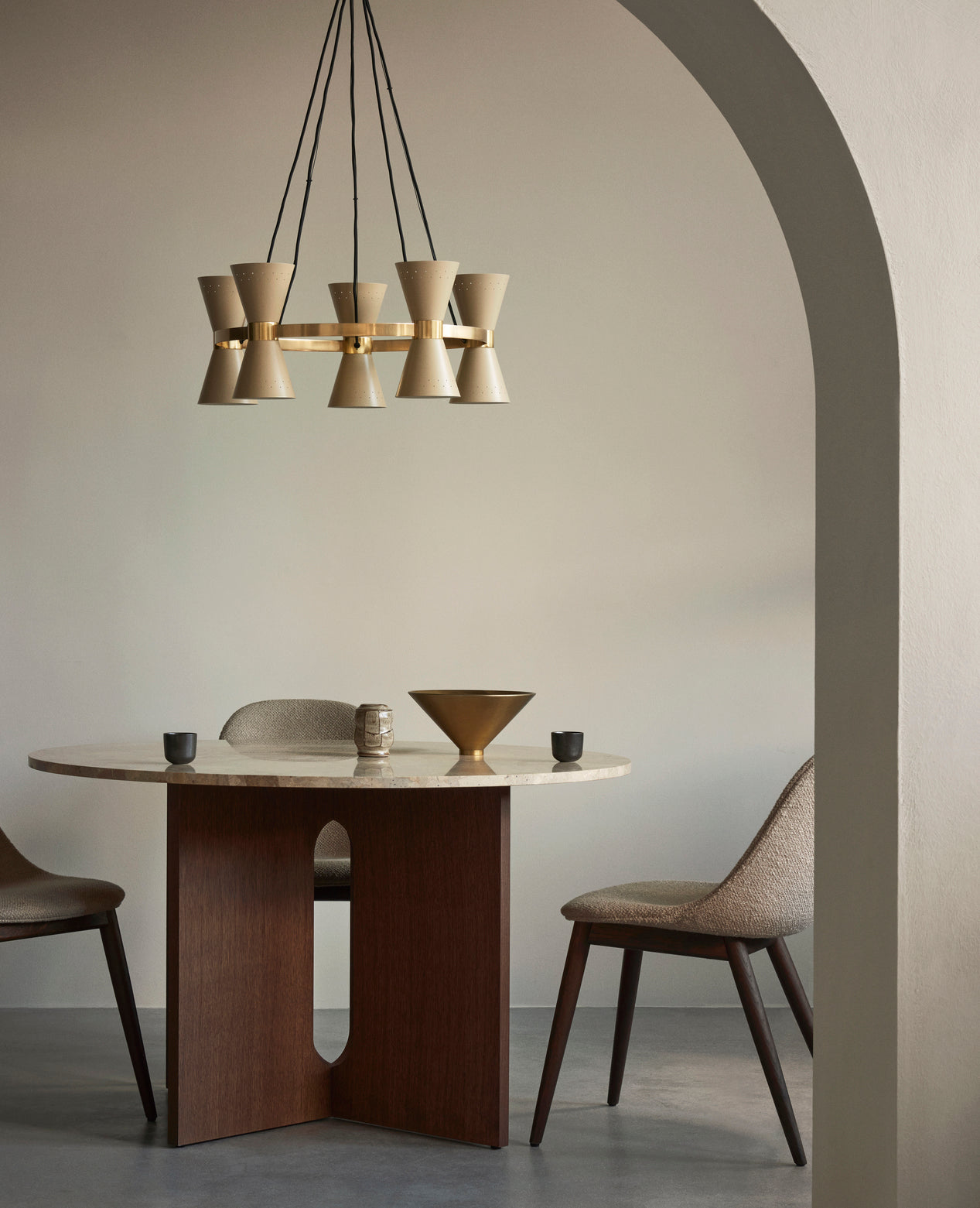 Round Table ANDROGYNE Beige Marble with Dark Oak Base