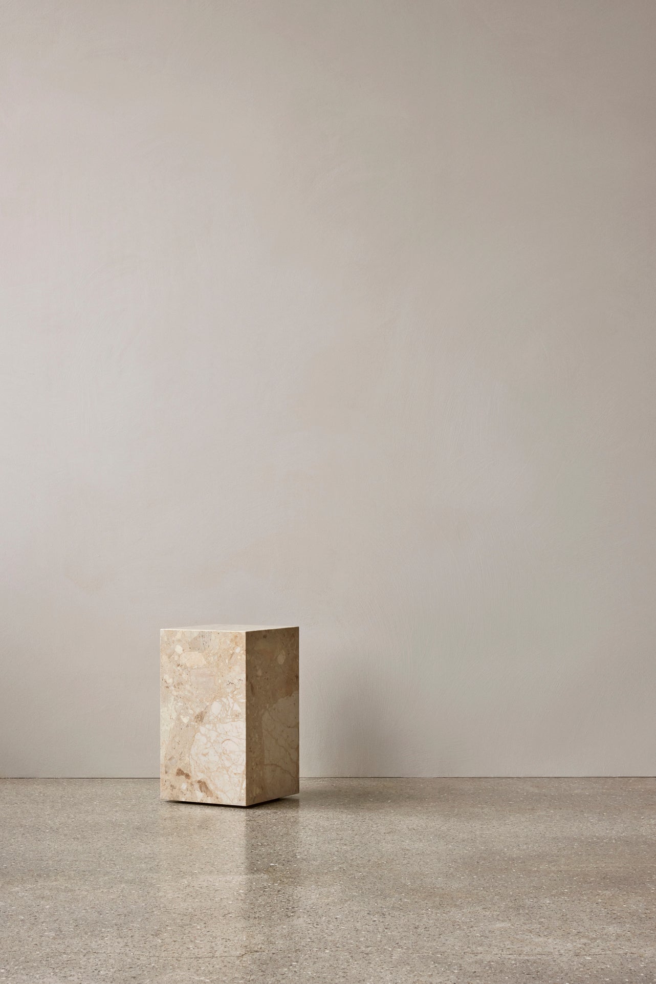 PLINTH Beistelltisch Sandstein