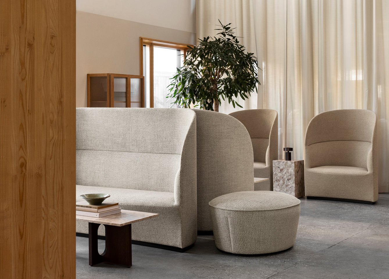Sofa z wysokim oparciem TEAROOM musztardowy