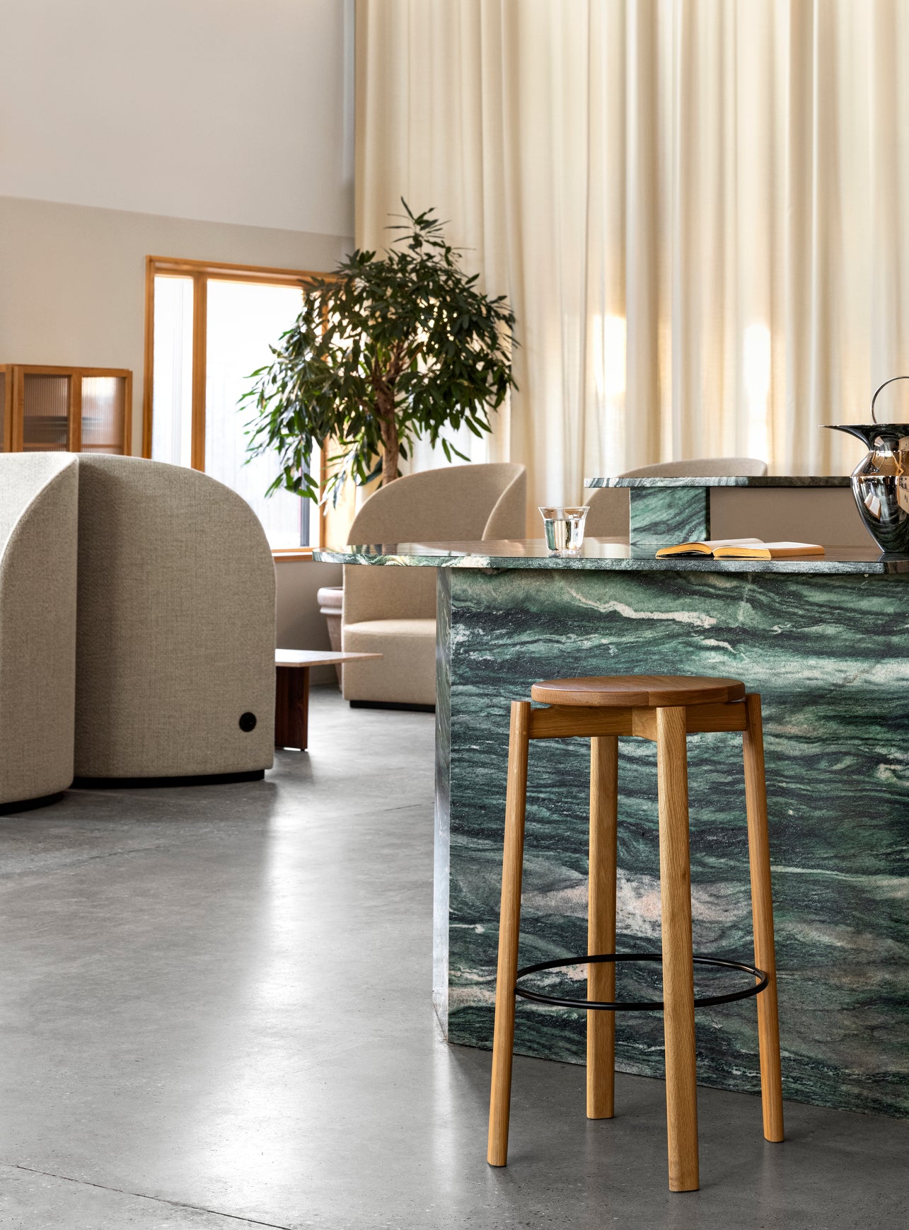 Fotel z wysokim oparciem TEAROOM brązowy