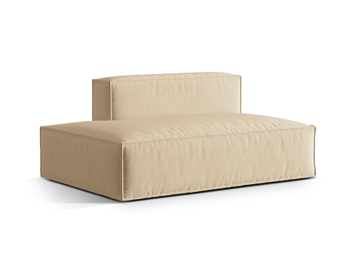 Sofa aksamitna 3-osobowa z otomaną lewostronną NURIA nude – ujęcie boczne