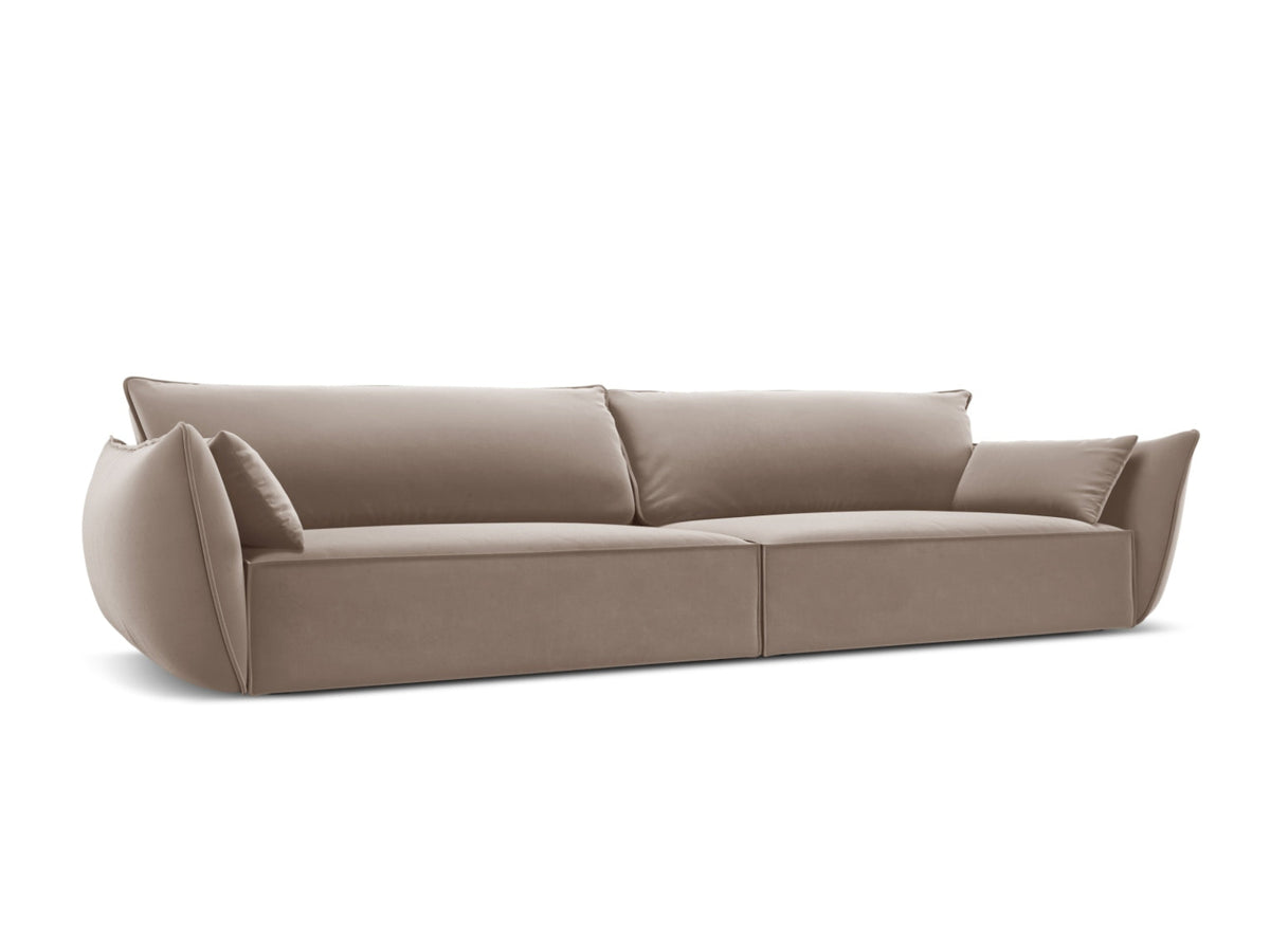 Sofa aksamitna 4-osobowa KAELLE cappuccino – ujęcie boczne