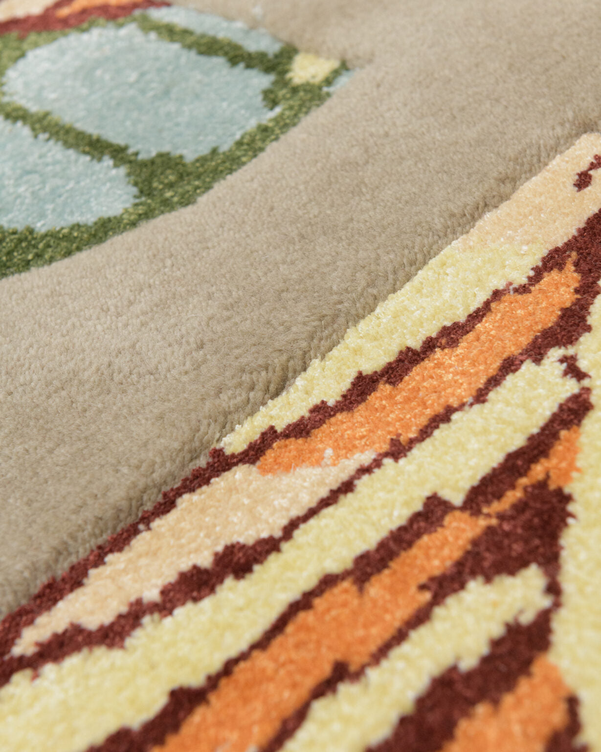 Asymmetrischer dekorativer Teppich MOTH beige mit Gelb