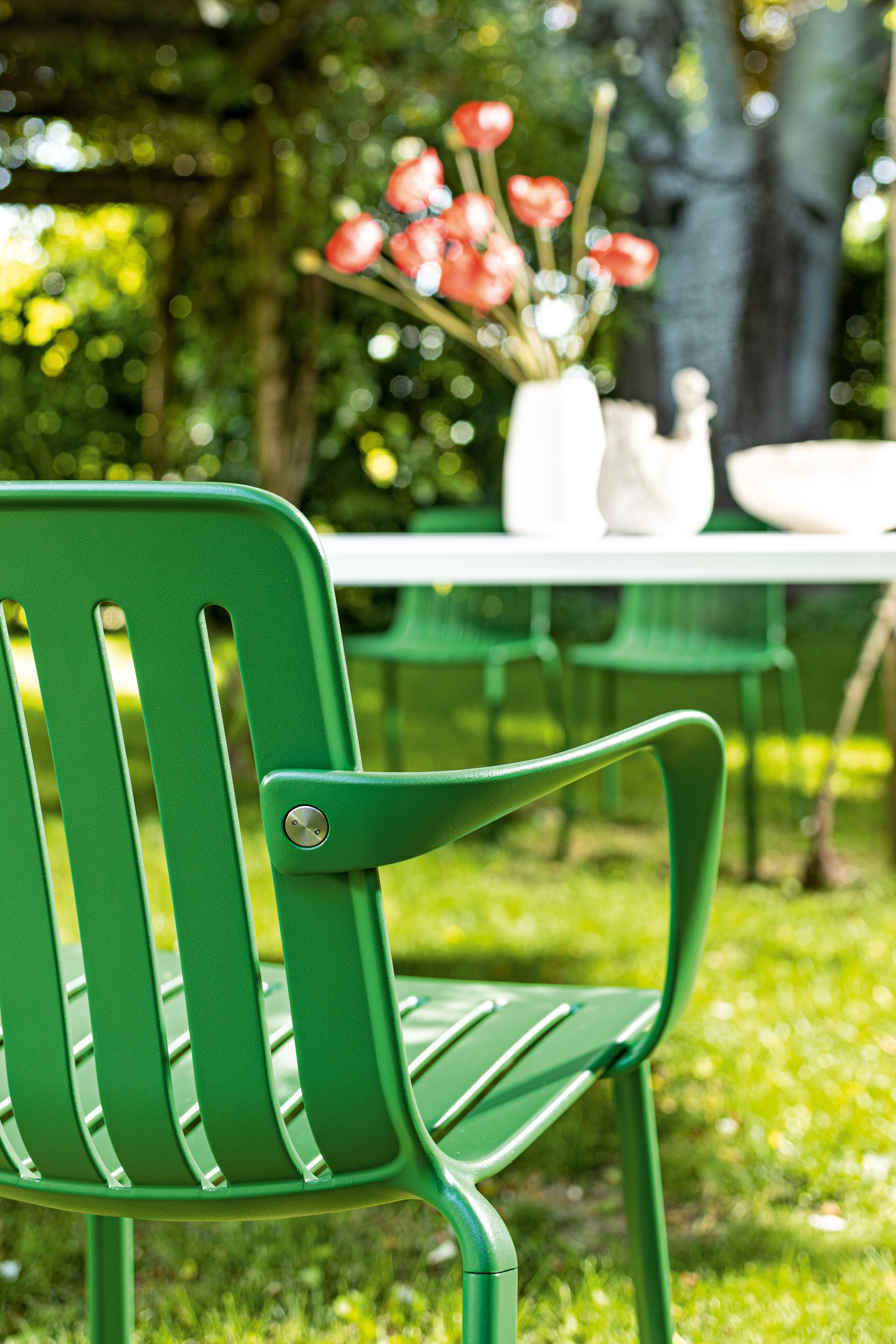 External chair with armrests Plato red