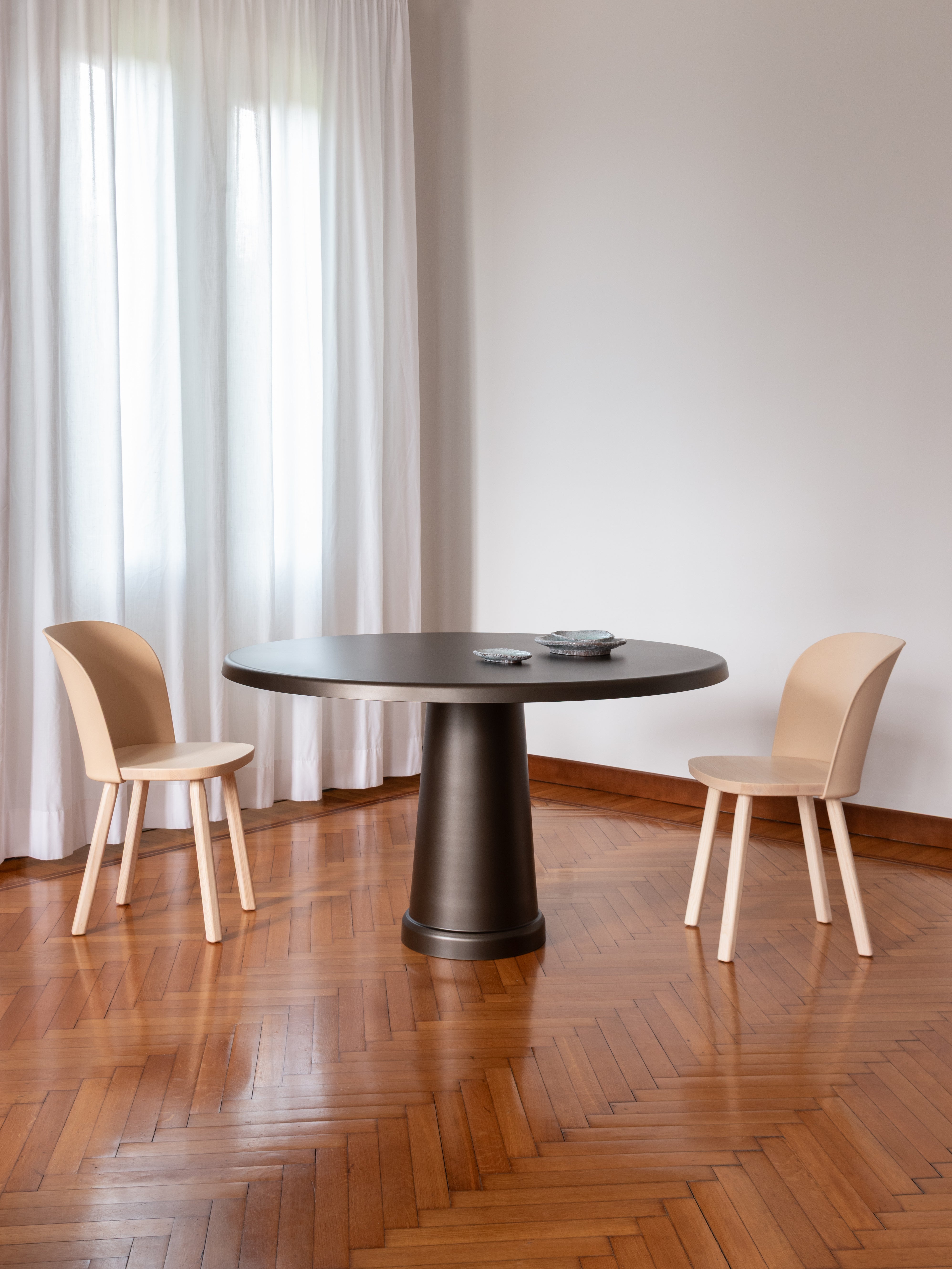 ALL-ROUND Round Brick Table